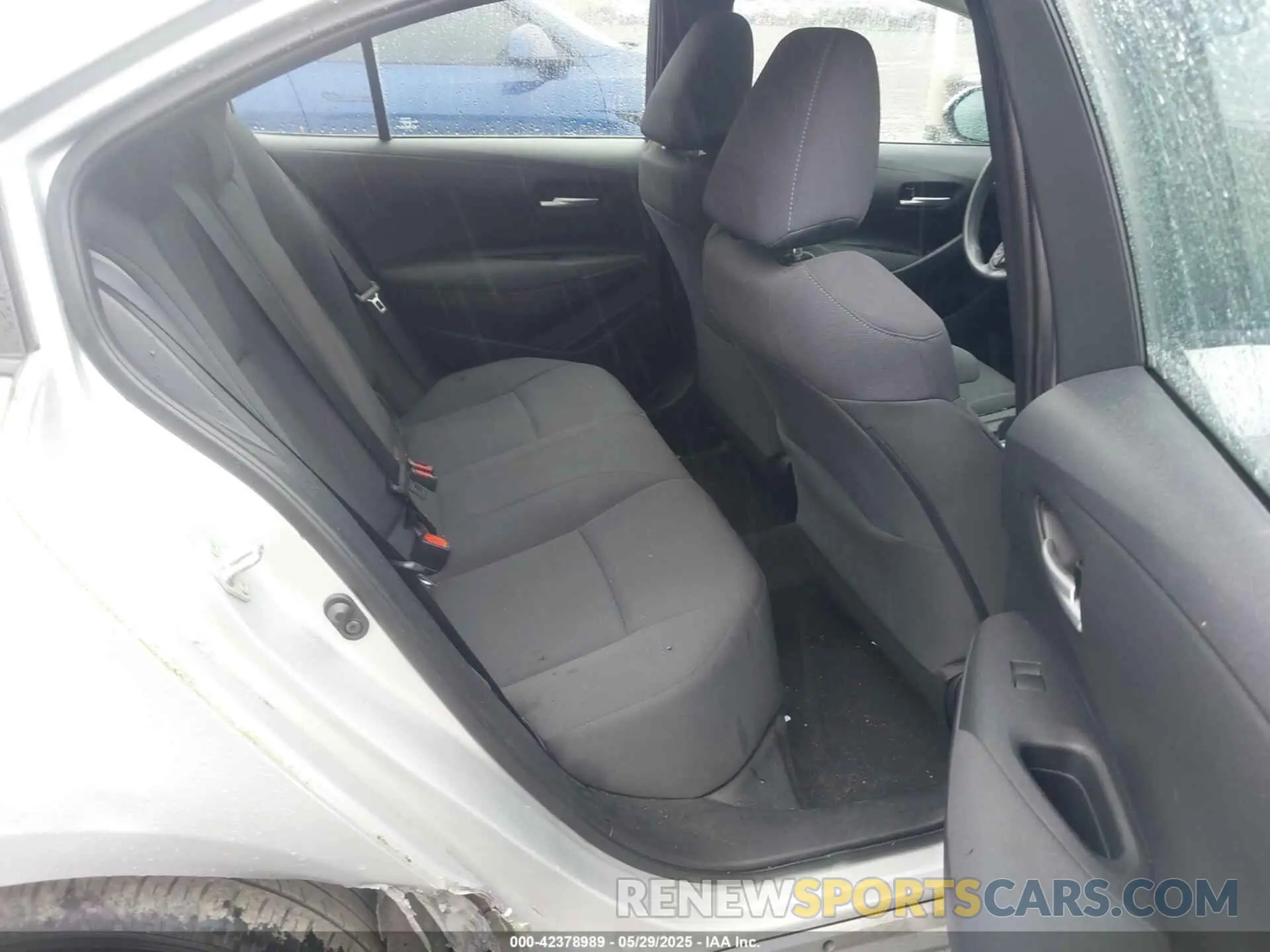 8 Photograph of a damaged car 5YFEPRAE7LP047472 TOYOTA COROLLA 2020
