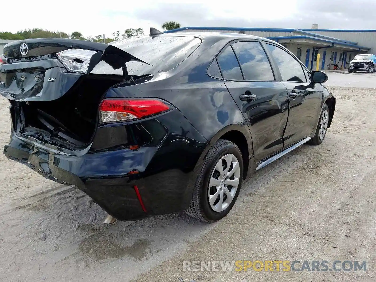 4 Photograph of a damaged car 5YFEPRAE7LP068662 TOYOTA COROLLA 2020