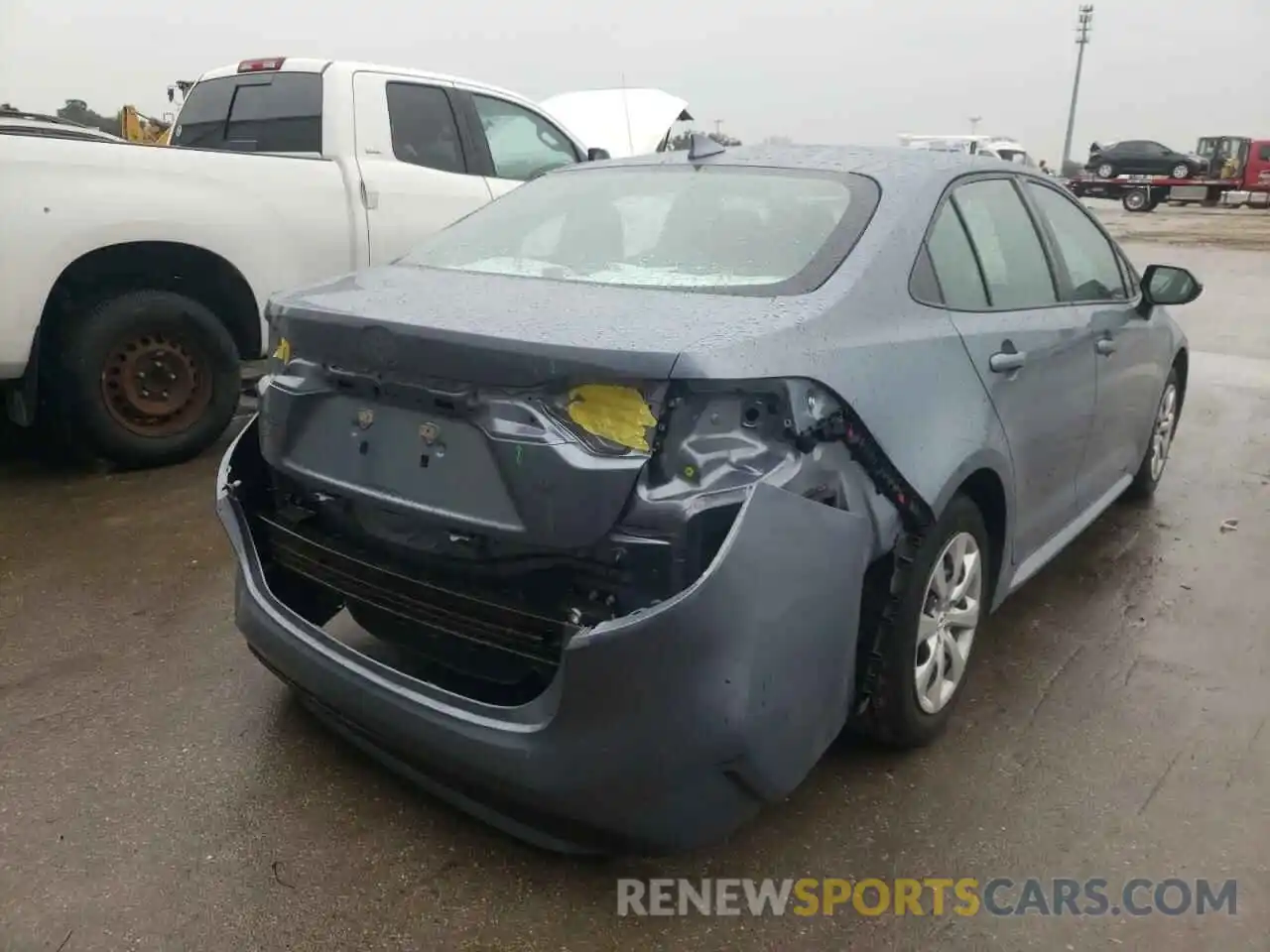 4 Photograph of a damaged car 5YFEPRAE7LP071142 TOYOTA COROLLA 2020