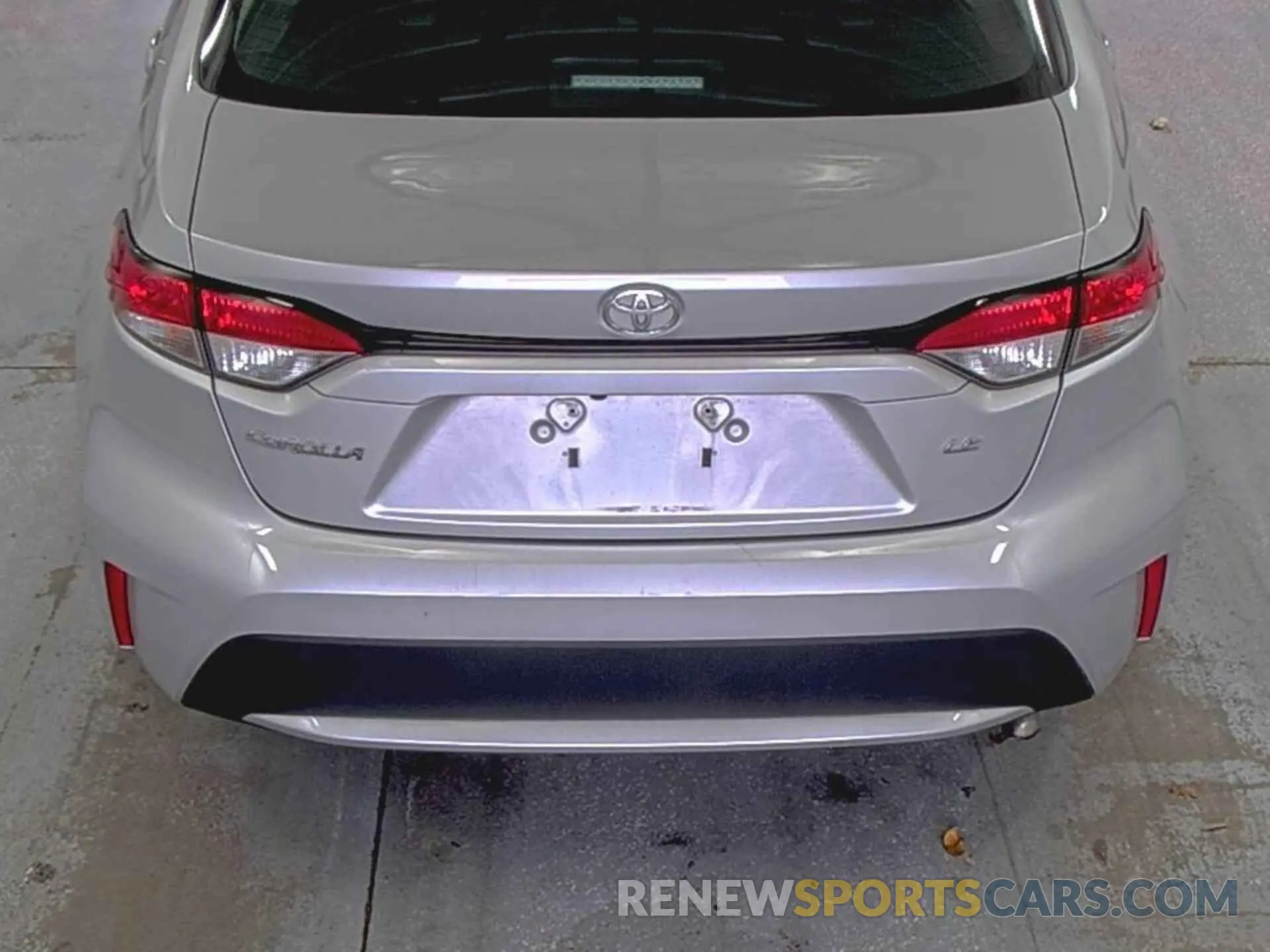 2 Photograph of a damaged car 5YFEPRAE7LP073229 TOYOTA COROLLA 2020