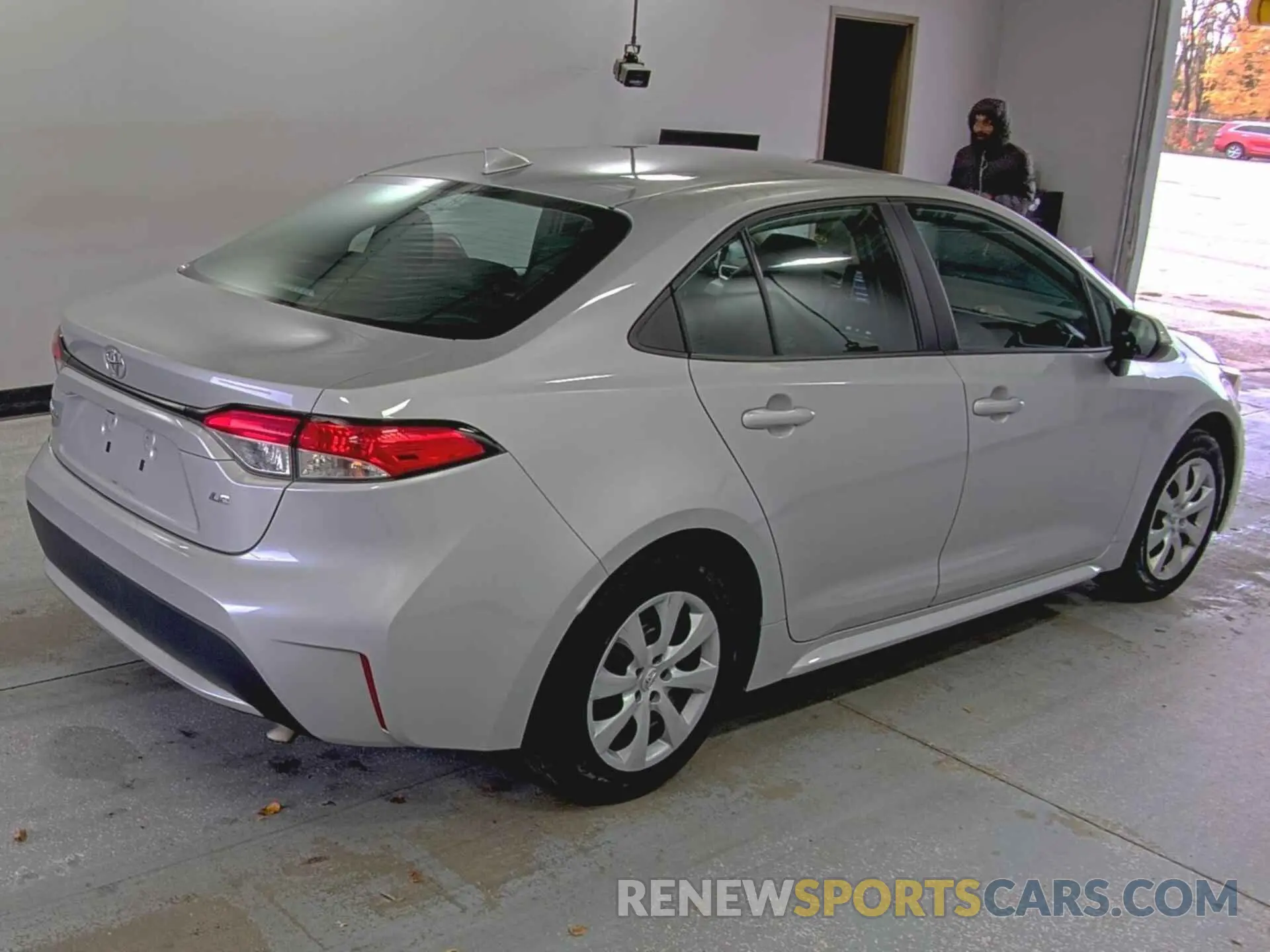 32 Photograph of a damaged car 5YFEPRAE7LP073229 TOYOTA COROLLA 2020