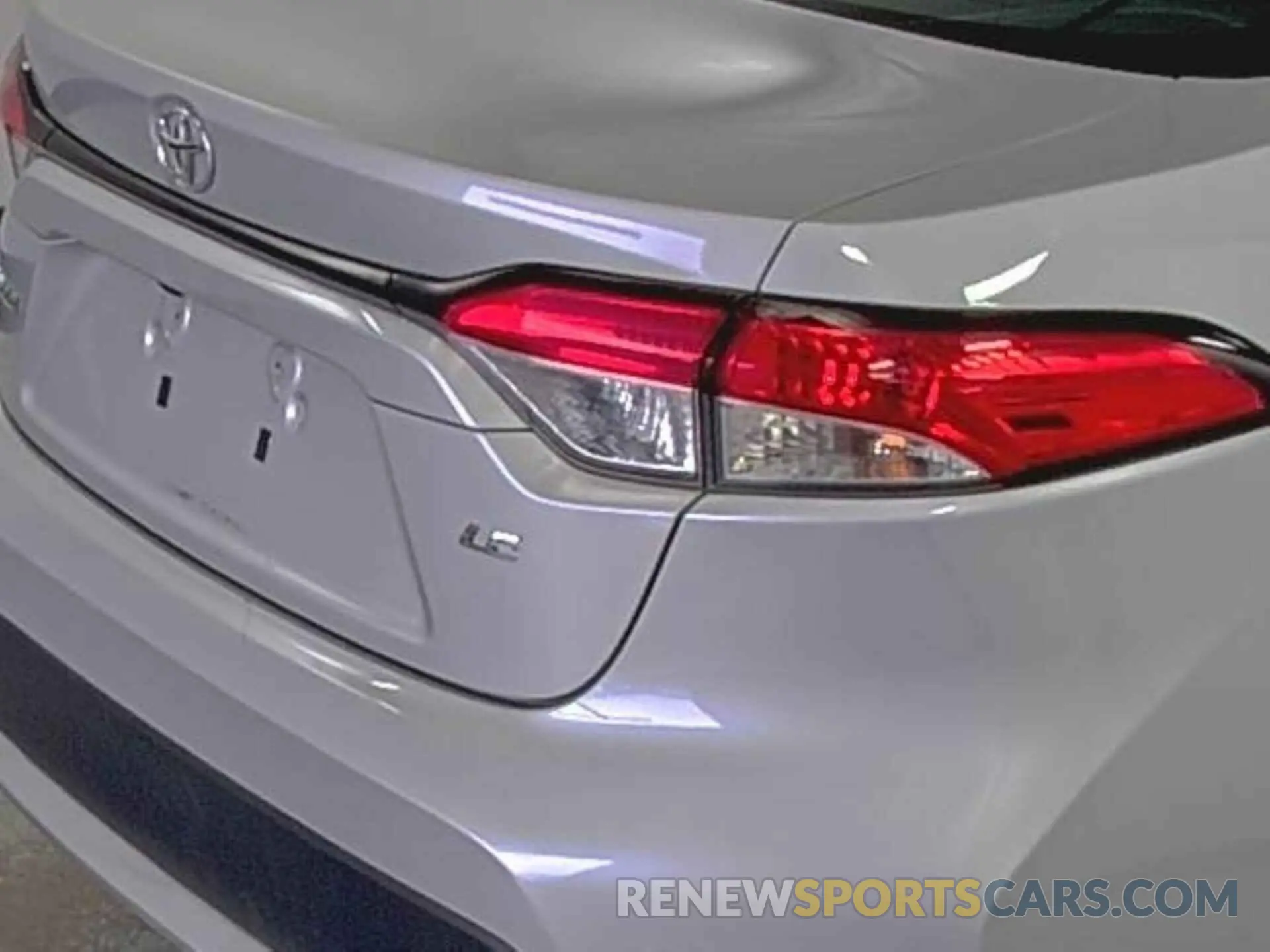 4 Photograph of a damaged car 5YFEPRAE7LP073229 TOYOTA COROLLA 2020