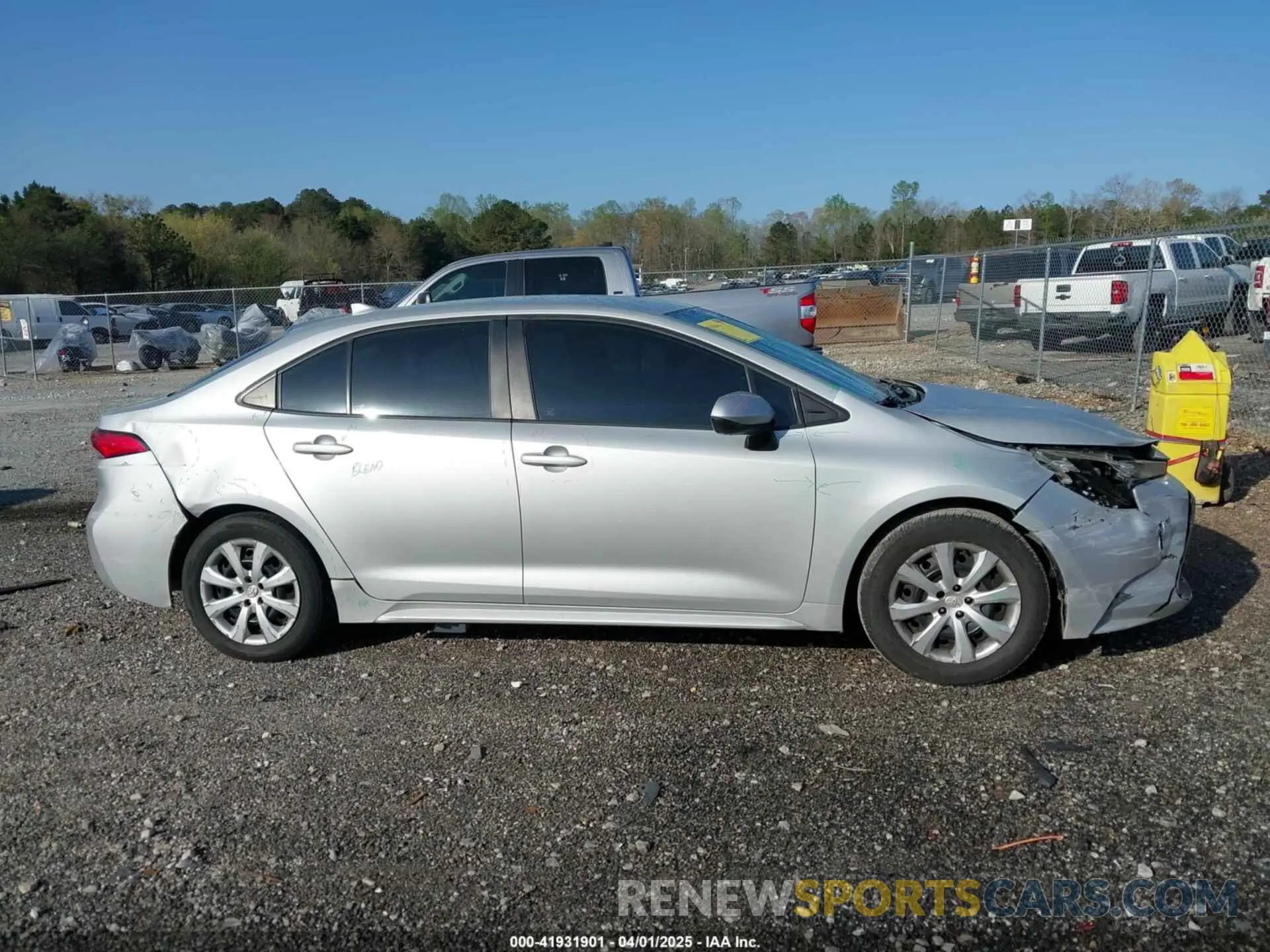 13 Photograph of a damaged car 5YFEPRAE7LP086658 TOYOTA COROLLA 2020