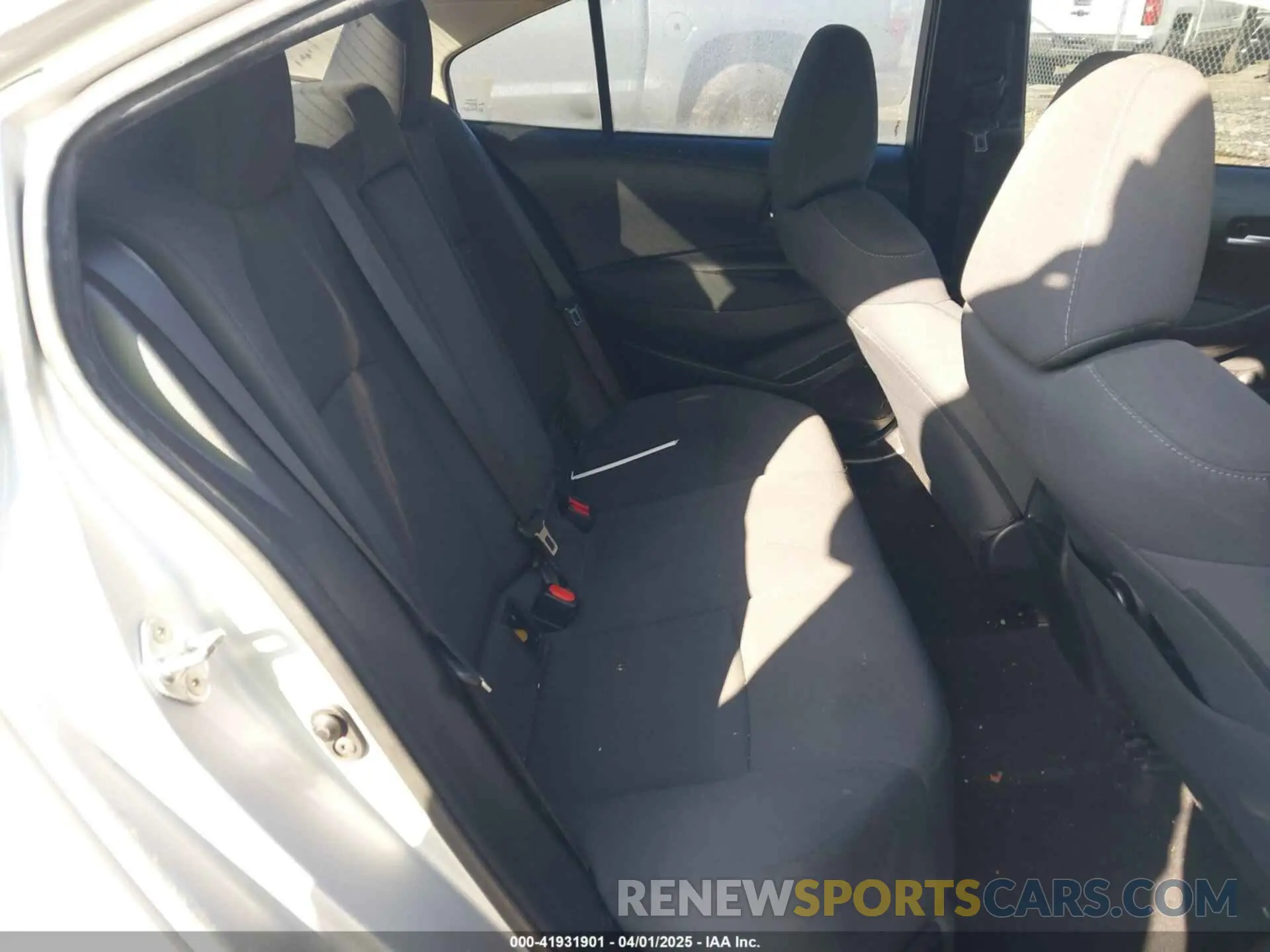 8 Photograph of a damaged car 5YFEPRAE7LP086658 TOYOTA COROLLA 2020