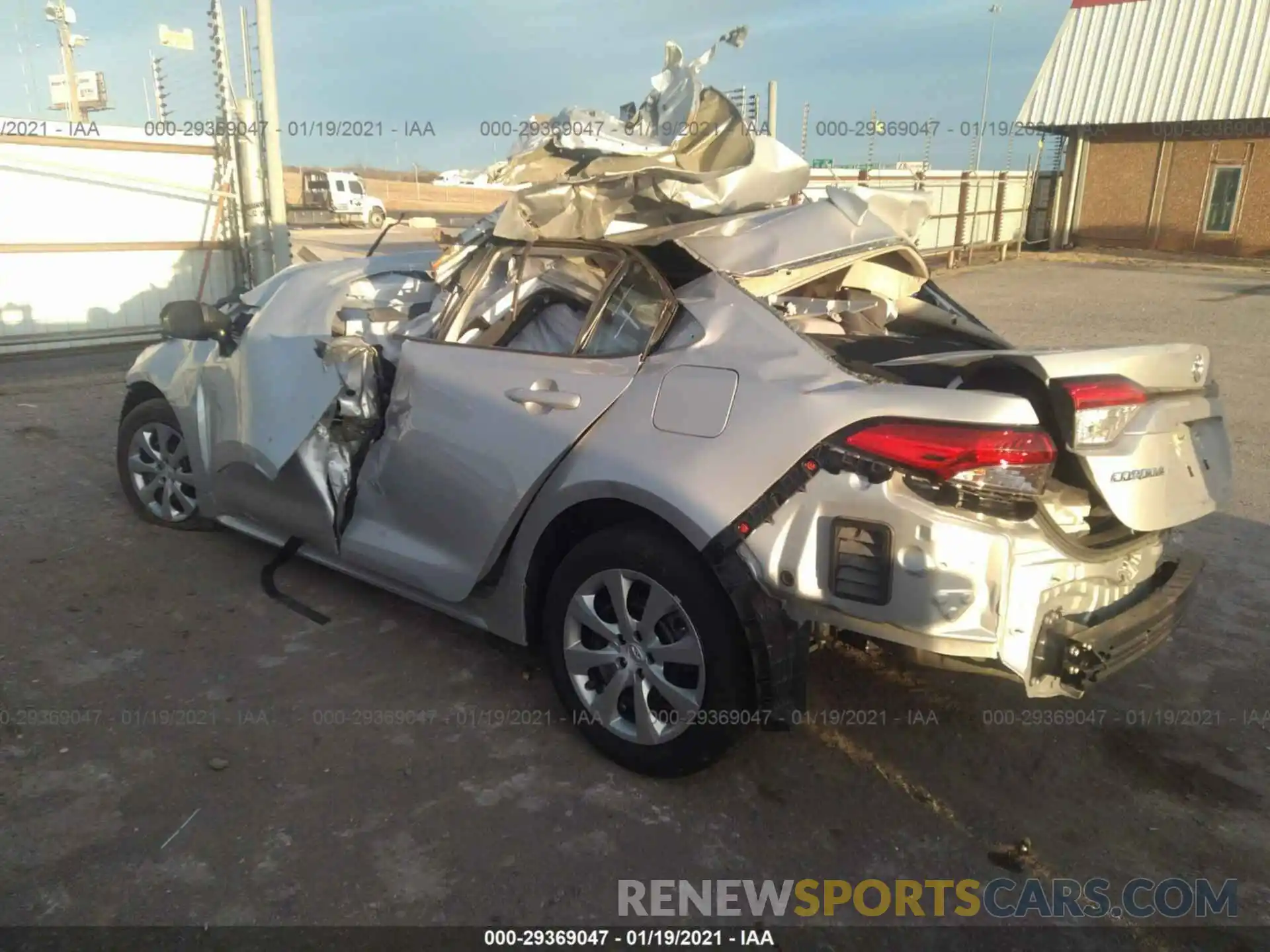 3 Photograph of a damaged car 5YFEPRAE7LP087583 TOYOTA COROLLA 2020