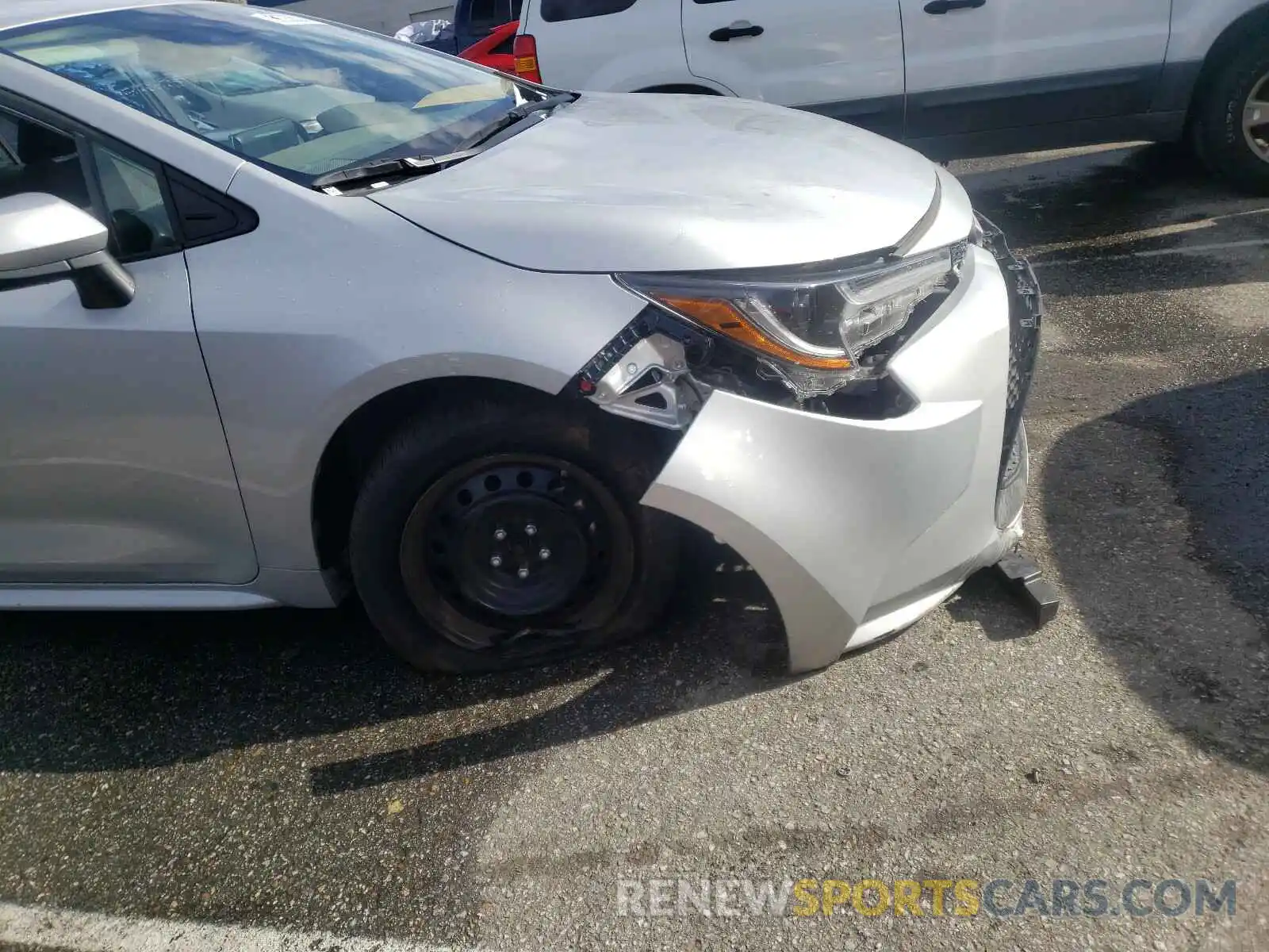 9 Photograph of a damaged car 5YFEPRAE7LP096784 TOYOTA COROLLA 2020