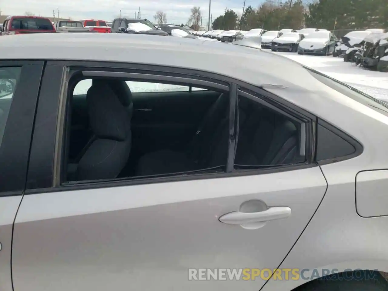 9 Photograph of a damaged car 5YFEPRAE7LP109789 TOYOTA COROLLA 2020