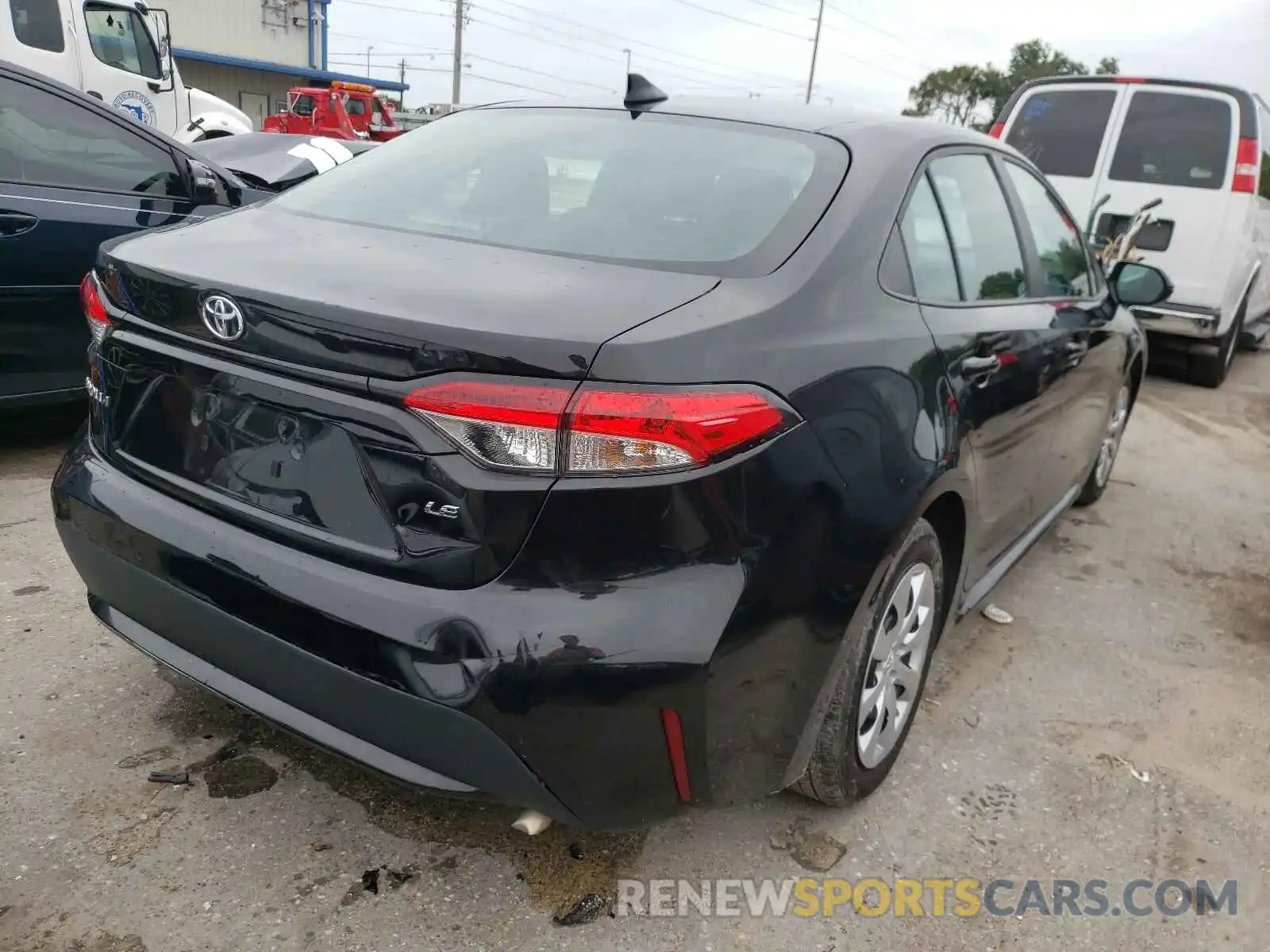 4 Photograph of a damaged car 5YFEPRAE7LP118797 TOYOTA COROLLA 2020