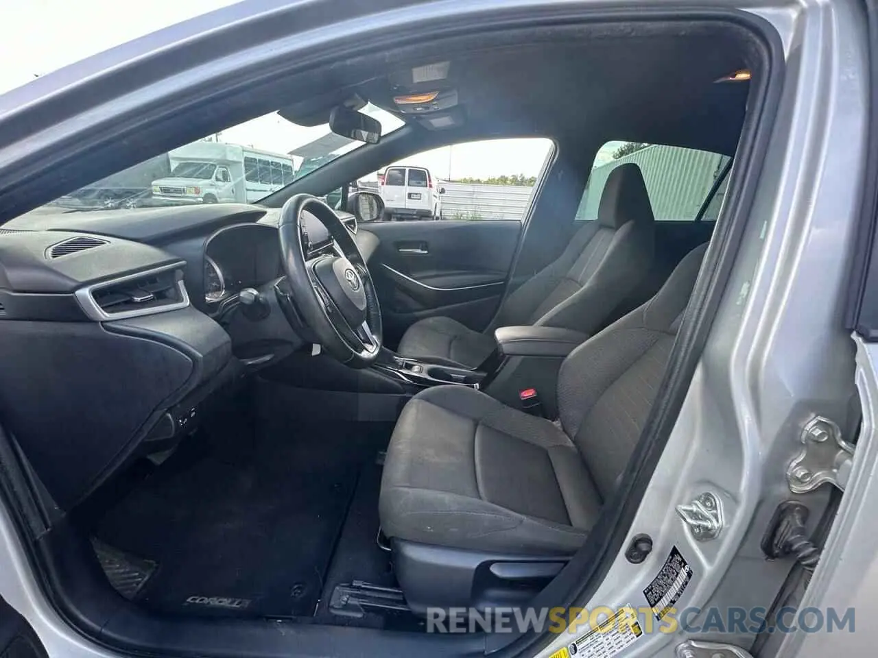 5 Photograph of a damaged car 5YFEPRAE7LP133302 TOYOTA COROLLA 2020