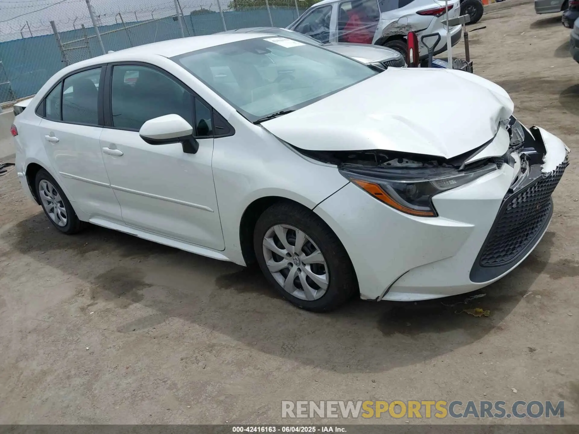 1 Photograph of a damaged car 5YFEPRAE7LP137463 TOYOTA COROLLA 2020