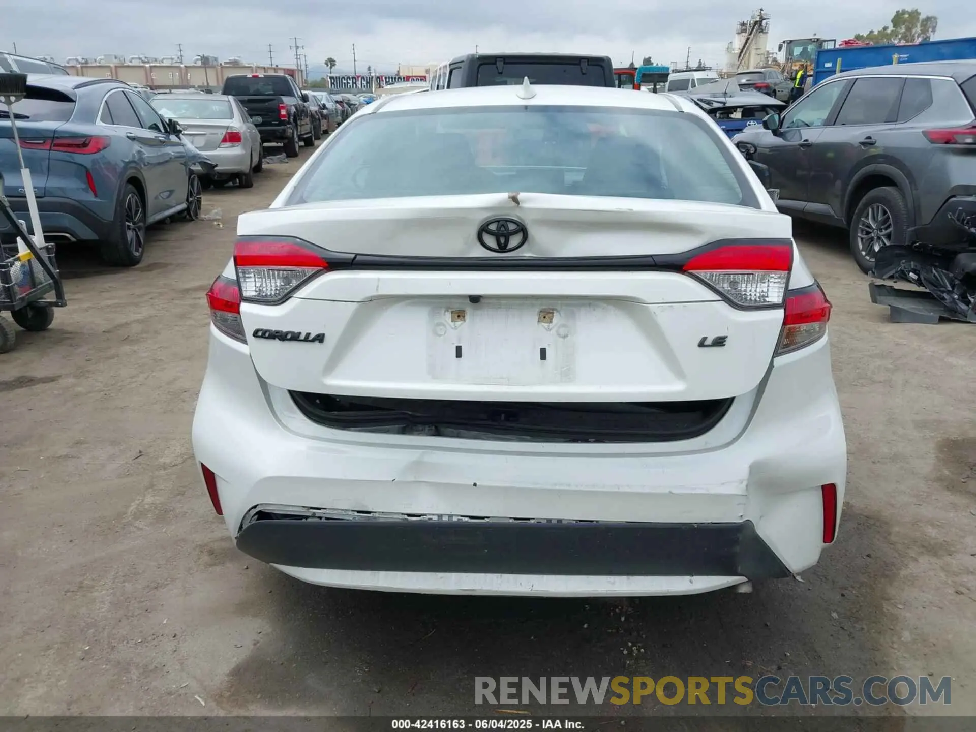 16 Photograph of a damaged car 5YFEPRAE7LP137463 TOYOTA COROLLA 2020