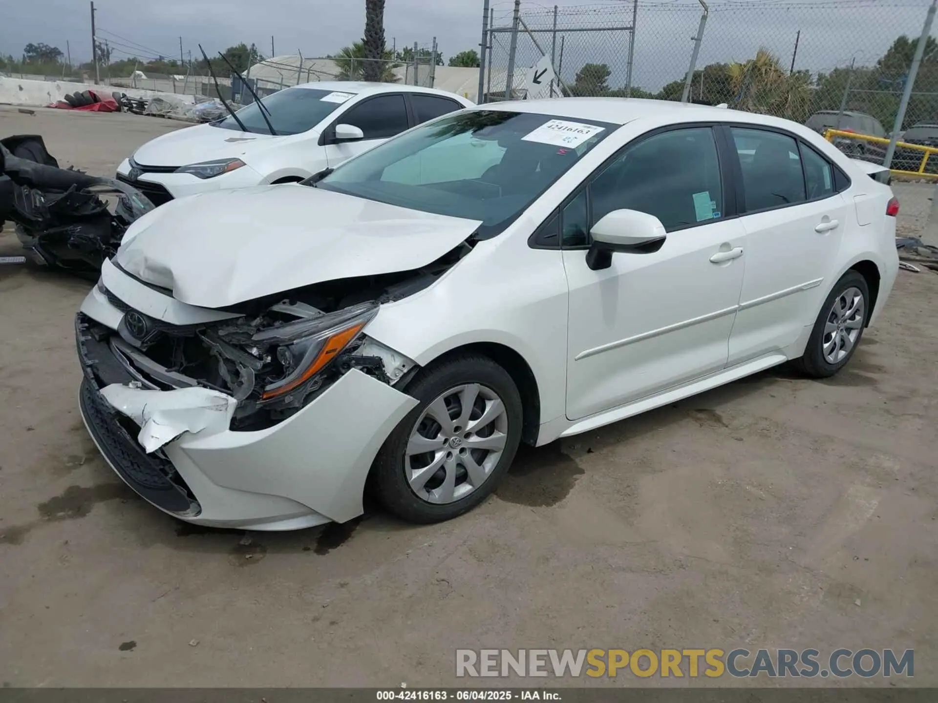 2 Photograph of a damaged car 5YFEPRAE7LP137463 TOYOTA COROLLA 2020