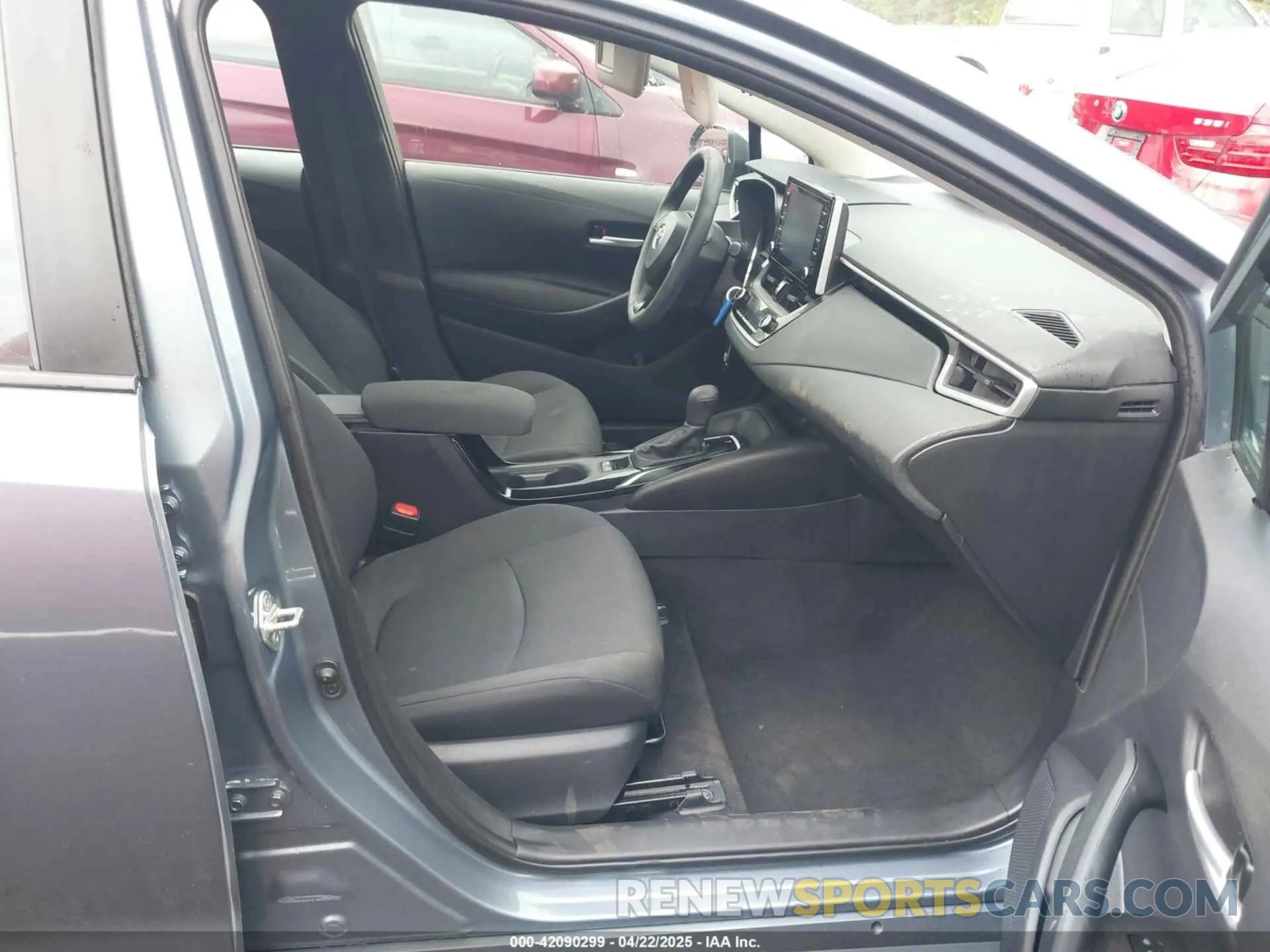 5 Photograph of a damaged car 5YFEPRAE7LP141612 TOYOTA COROLLA 2020