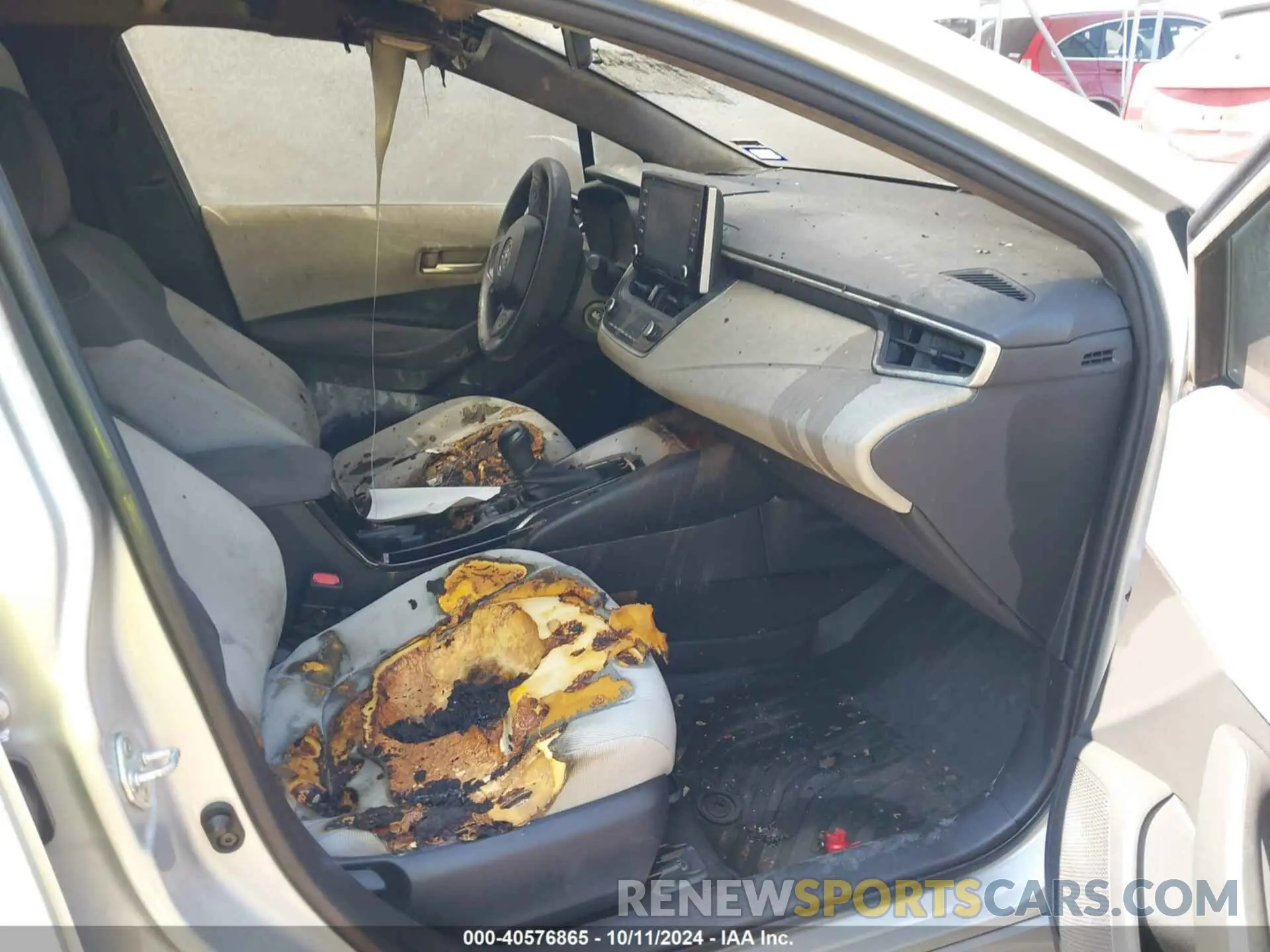 5 Photograph of a damaged car 5YFEPRAE8LP030339 TOYOTA COROLLA 2020