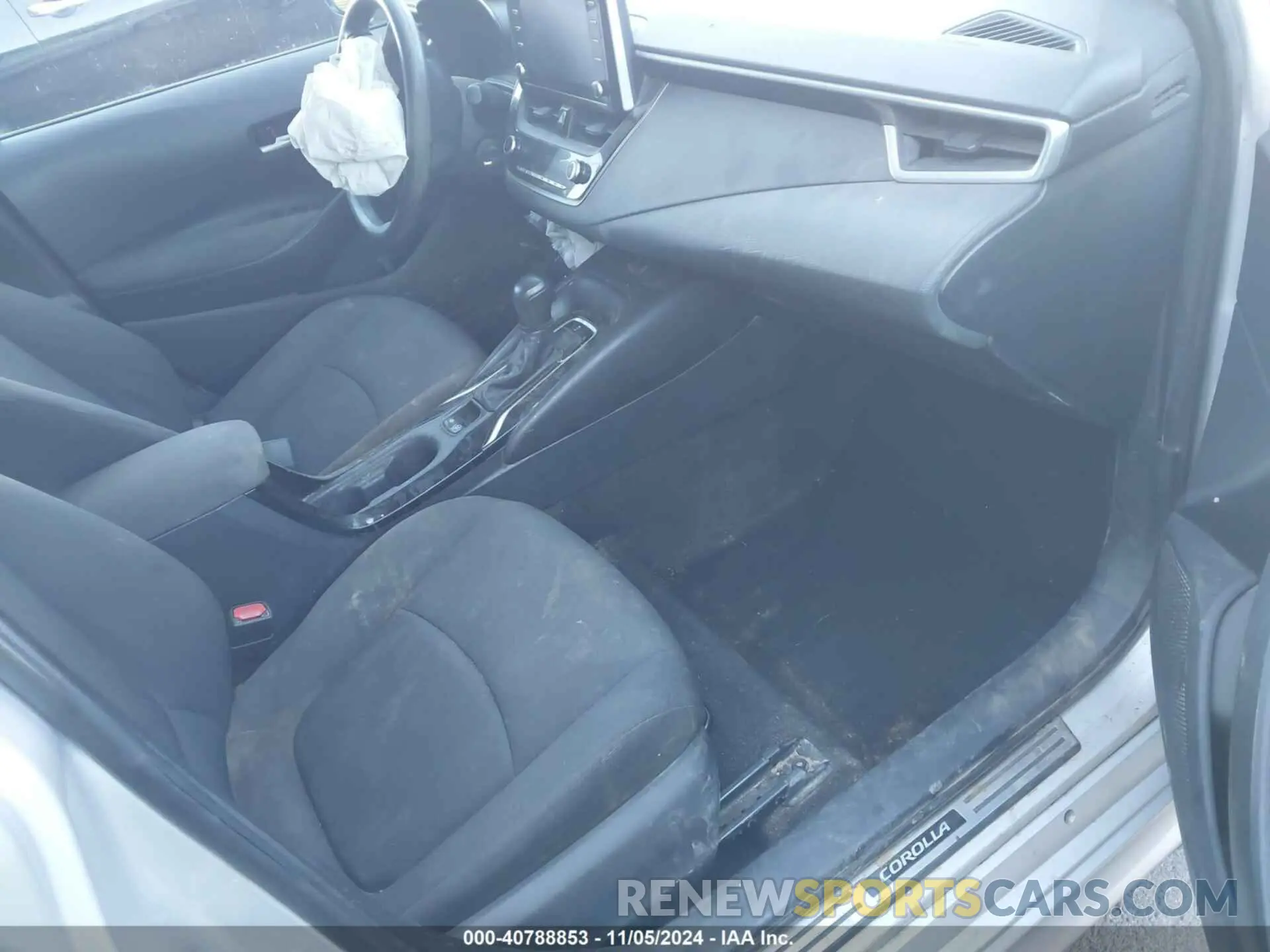 5 Photograph of a damaged car 5YFEPRAE8LP030941 TOYOTA COROLLA 2020