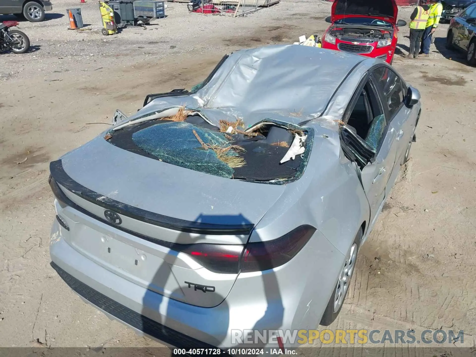 17 Photograph of a damaged car 5YFEPRAE8LP063552 TOYOTA COROLLA 2020