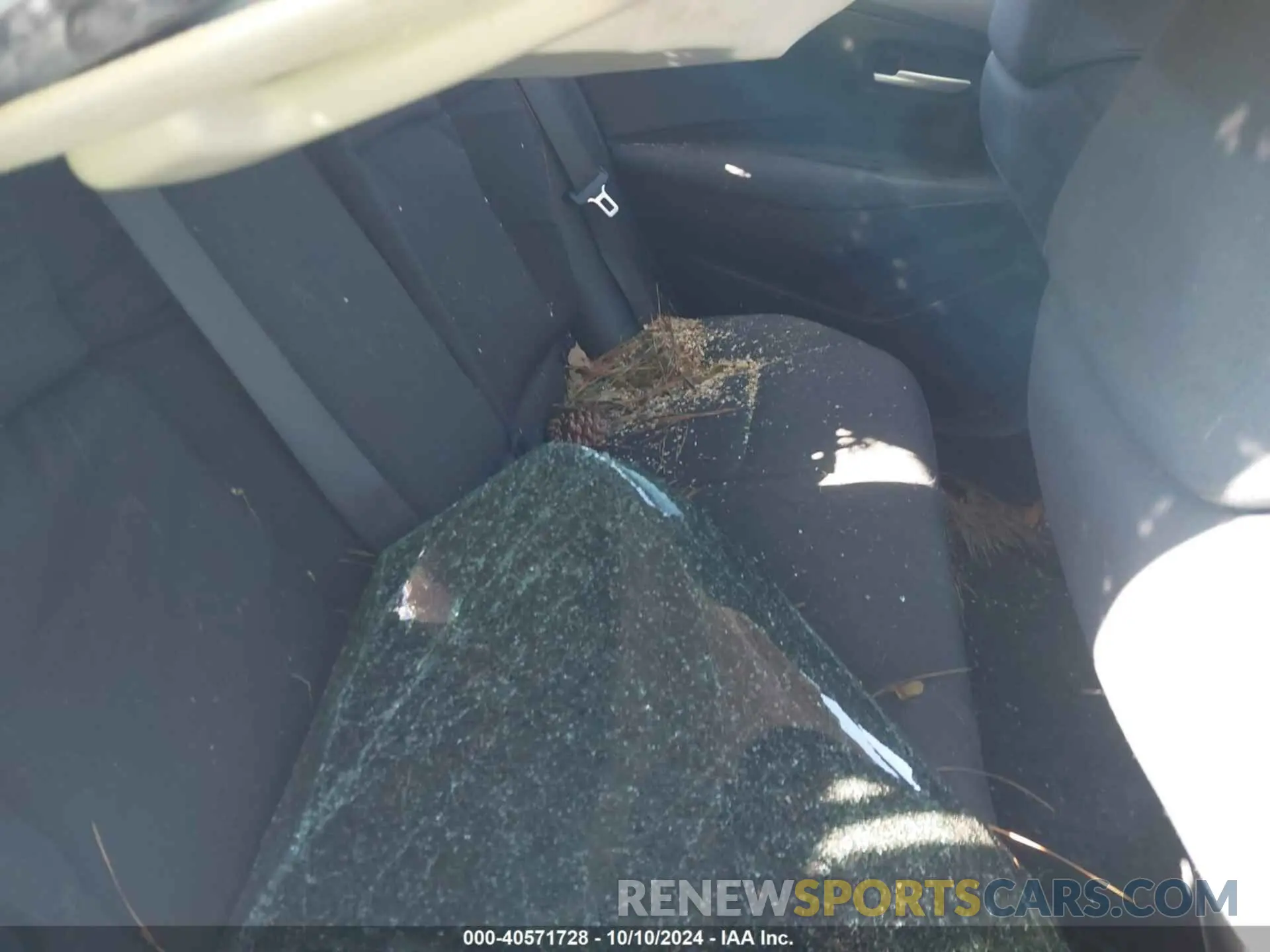 8 Photograph of a damaged car 5YFEPRAE8LP063552 TOYOTA COROLLA 2020