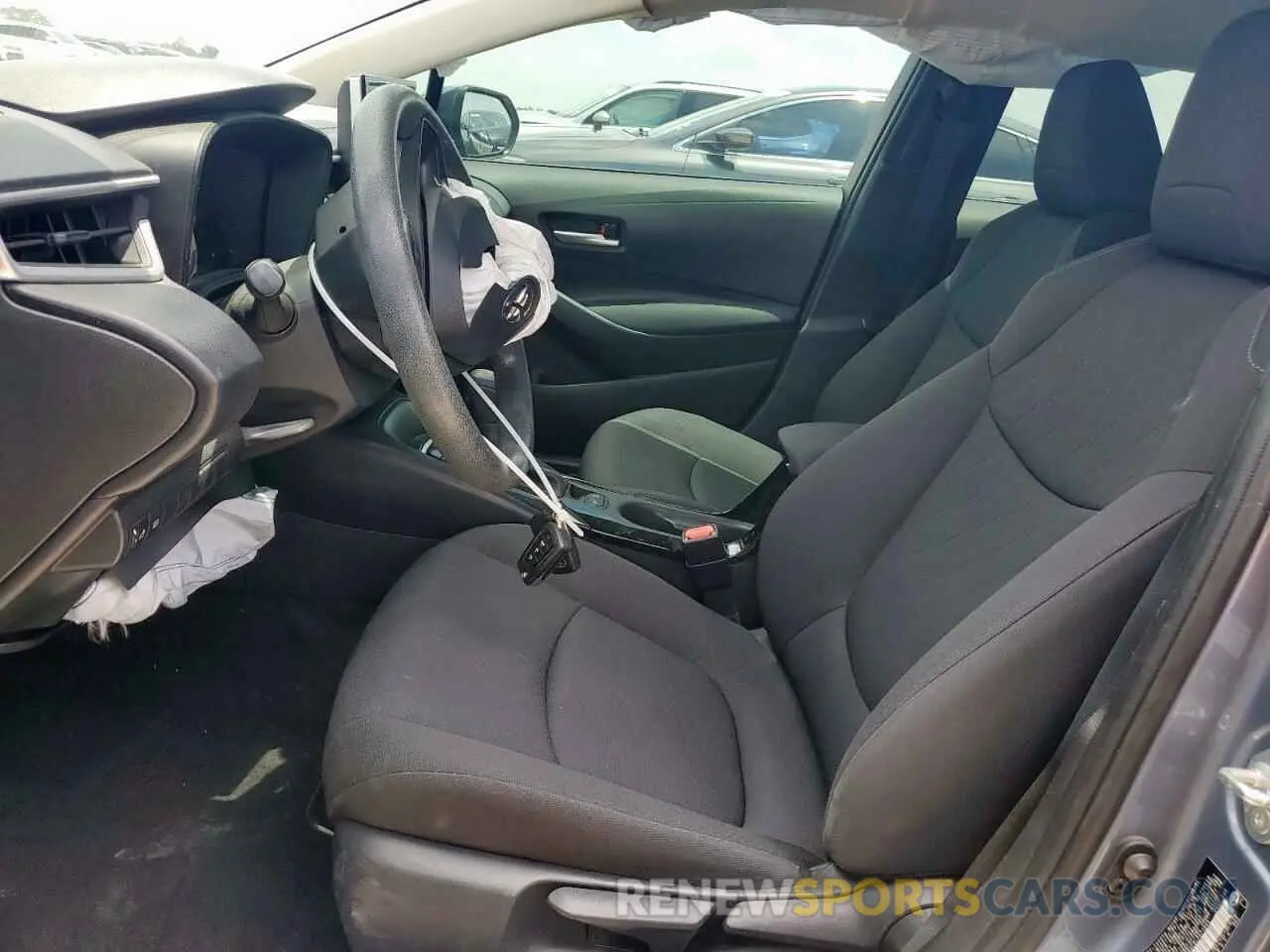 7 Photograph of a damaged car 5YFEPRAE8LP073949 TOYOTA COROLLA 2020