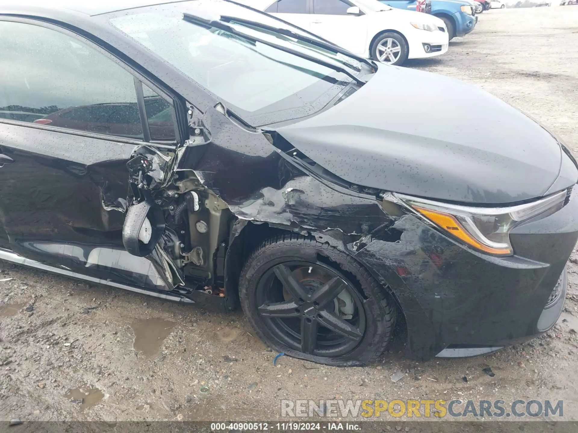 17 Photograph of a damaged car 5YFEPRAE8LP074339 TOYOTA COROLLA 2020