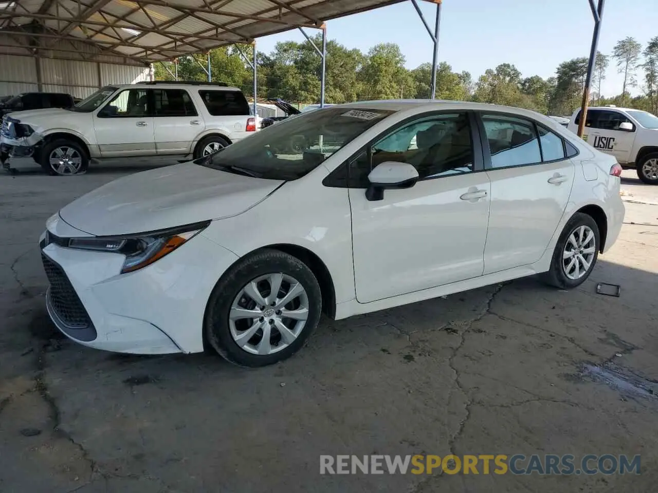 1 Photograph of a damaged car 5YFEPRAE8LP075099 TOYOTA COROLLA 2020