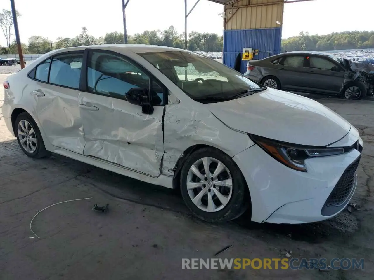 4 Photograph of a damaged car 5YFEPRAE8LP075099 TOYOTA COROLLA 2020