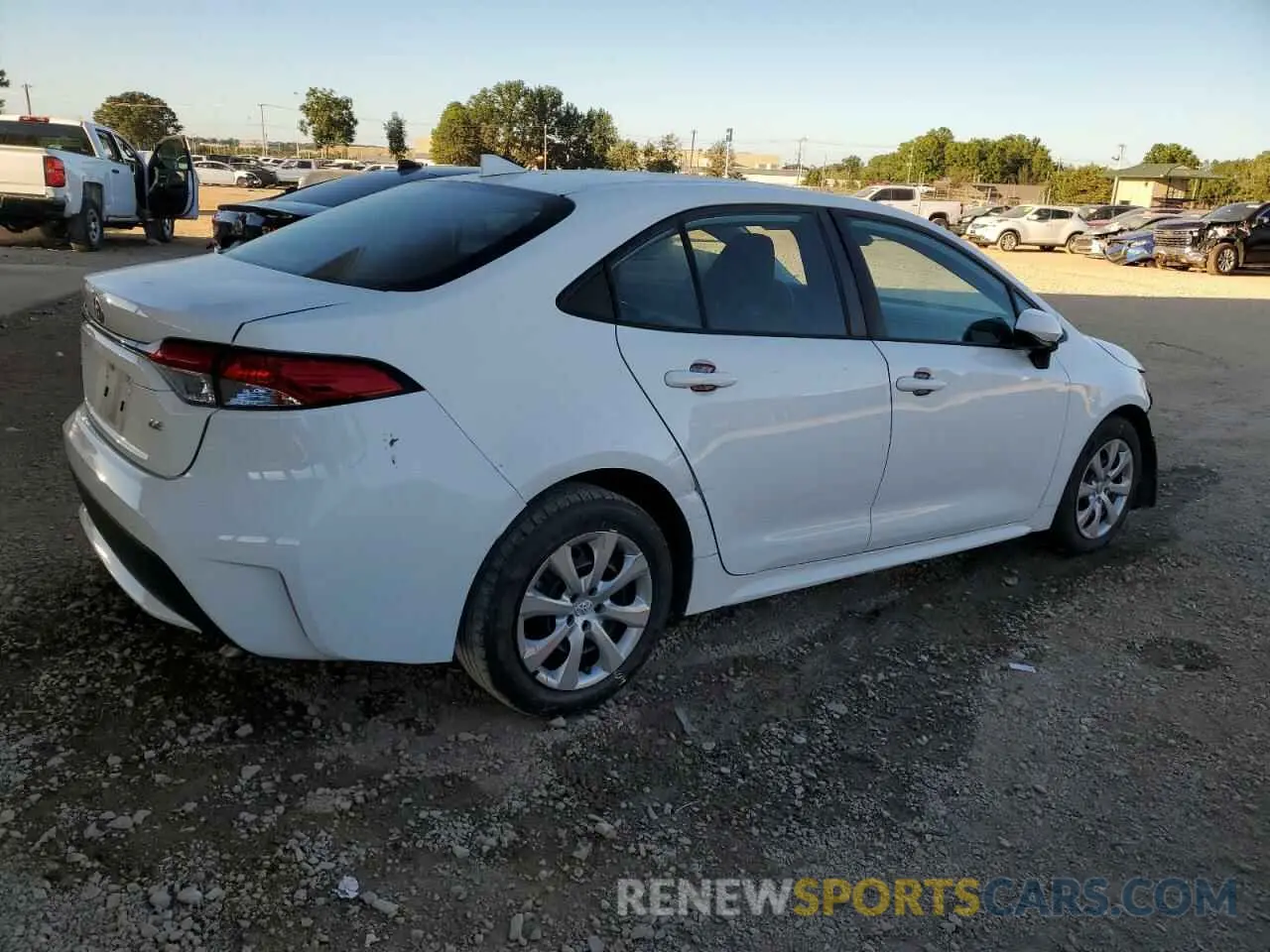 3 Photograph of a damaged car 5YFEPRAE8LP075622 TOYOTA COROLLA 2020