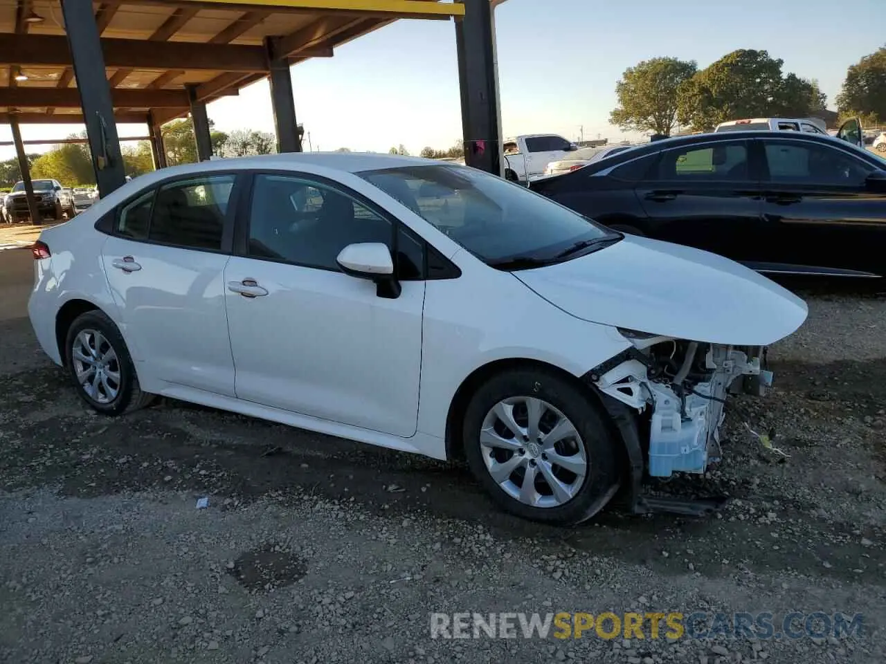 4 Photograph of a damaged car 5YFEPRAE8LP075622 TOYOTA COROLLA 2020
