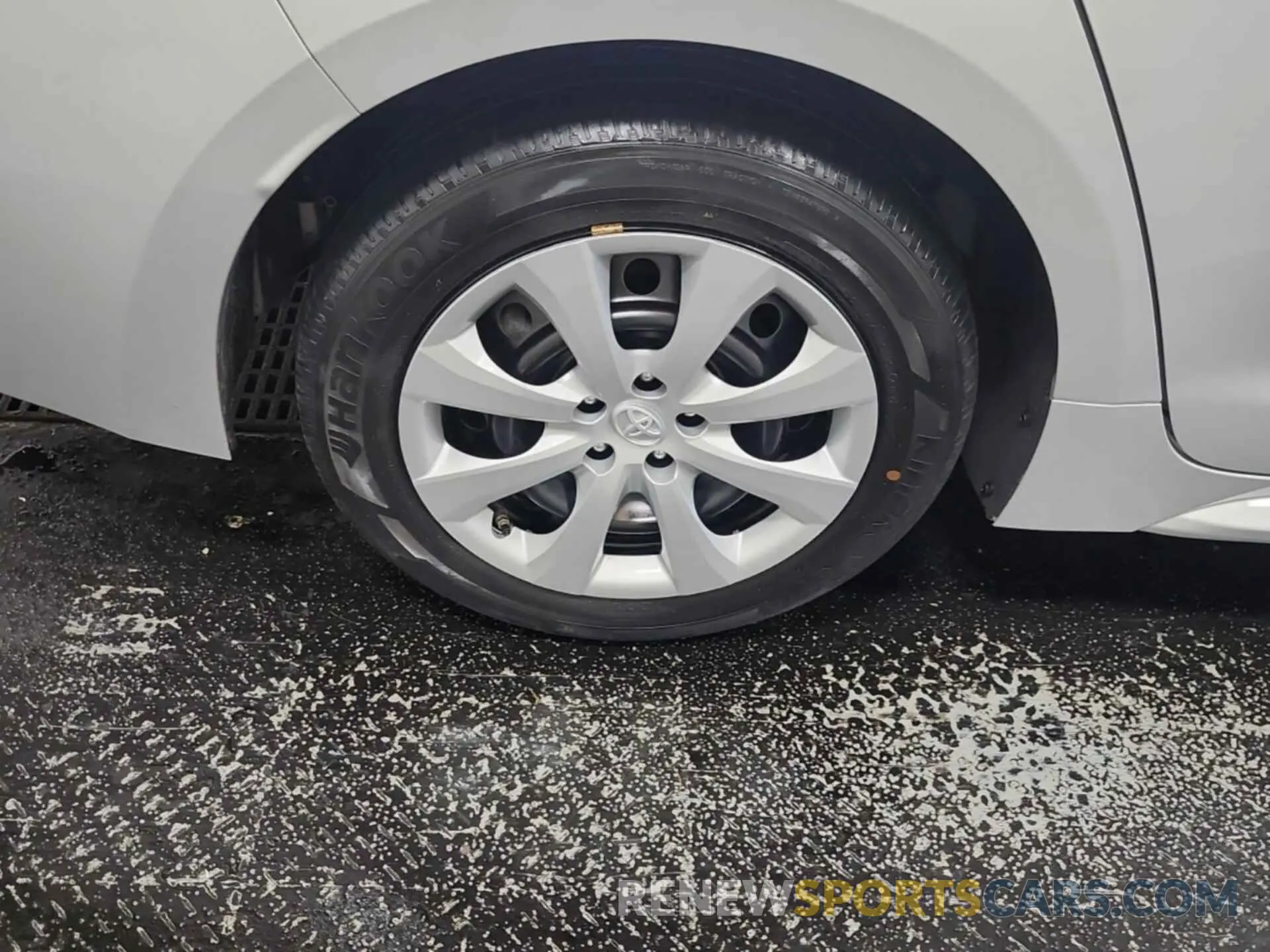 2 Photograph of a damaged car 5YFEPRAE8LP077726 TOYOTA COROLLA 2020