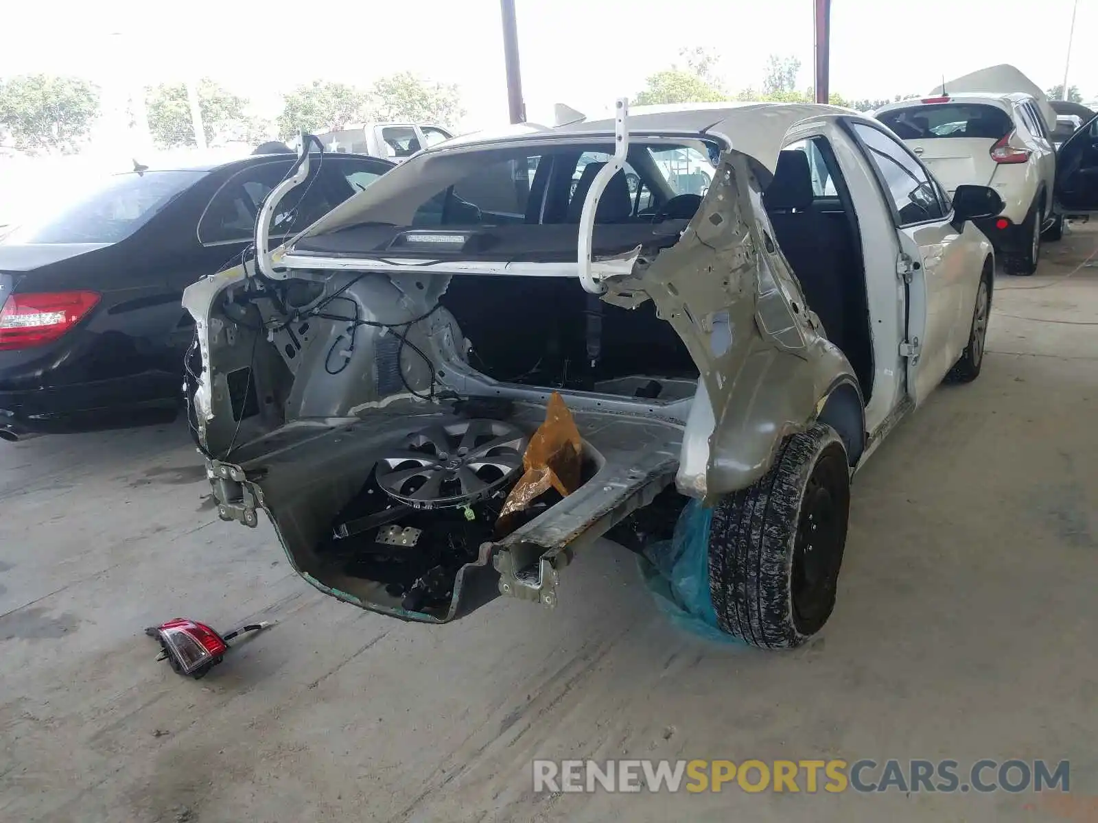 4 Photograph of a damaged car 5YFEPRAE8LP078696 TOYOTA COROLLA 2020