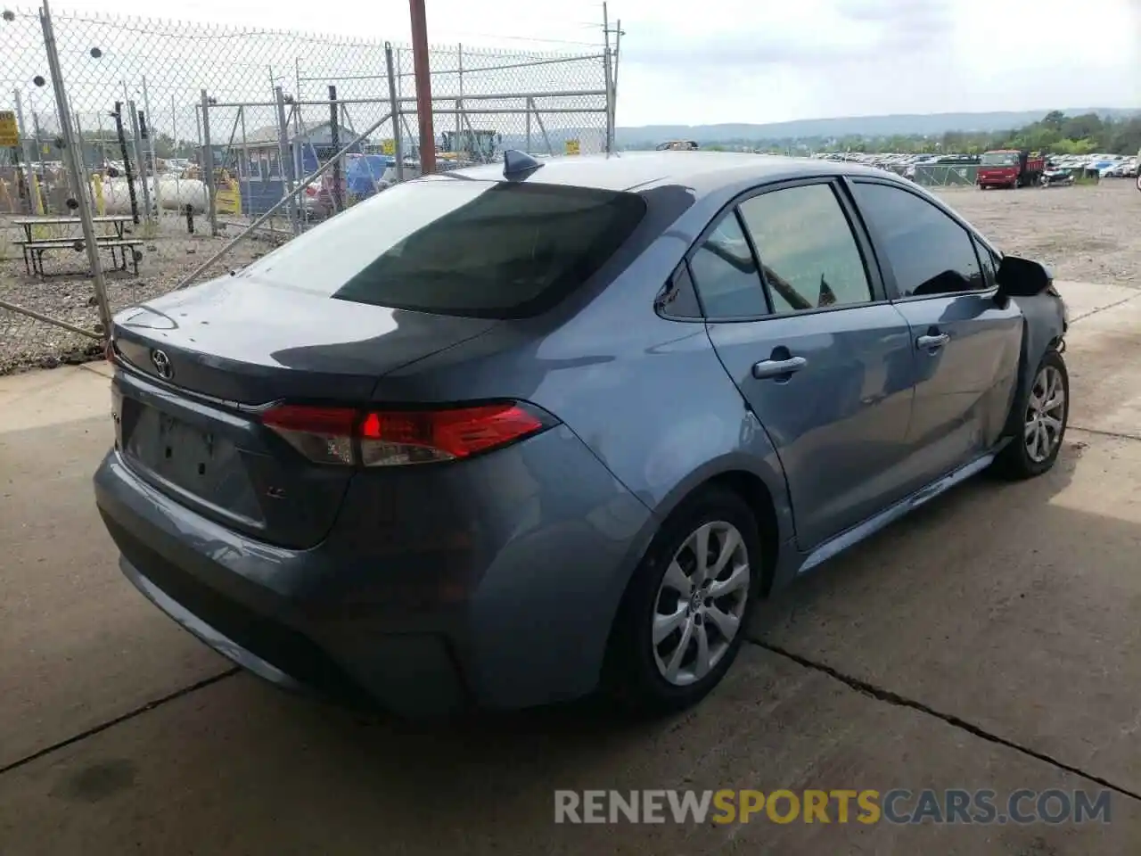 4 Photograph of a damaged car 5YFEPRAE8LP081033 TOYOTA COROLLA 2020