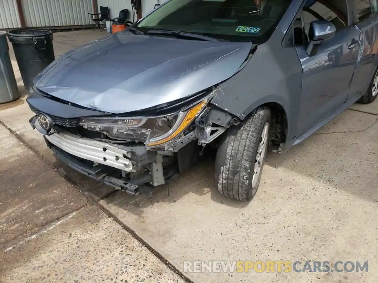 9 Photograph of a damaged car 5YFEPRAE8LP081033 TOYOTA COROLLA 2020