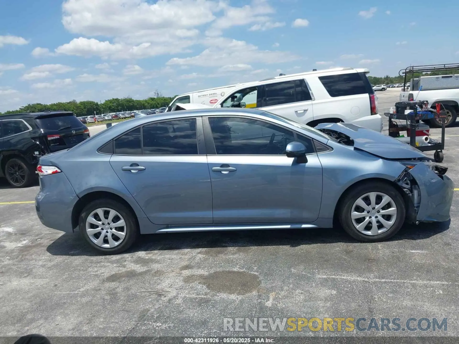 13 Photograph of a damaged car 5YFEPRAE8LP081226 TOYOTA COROLLA 2020