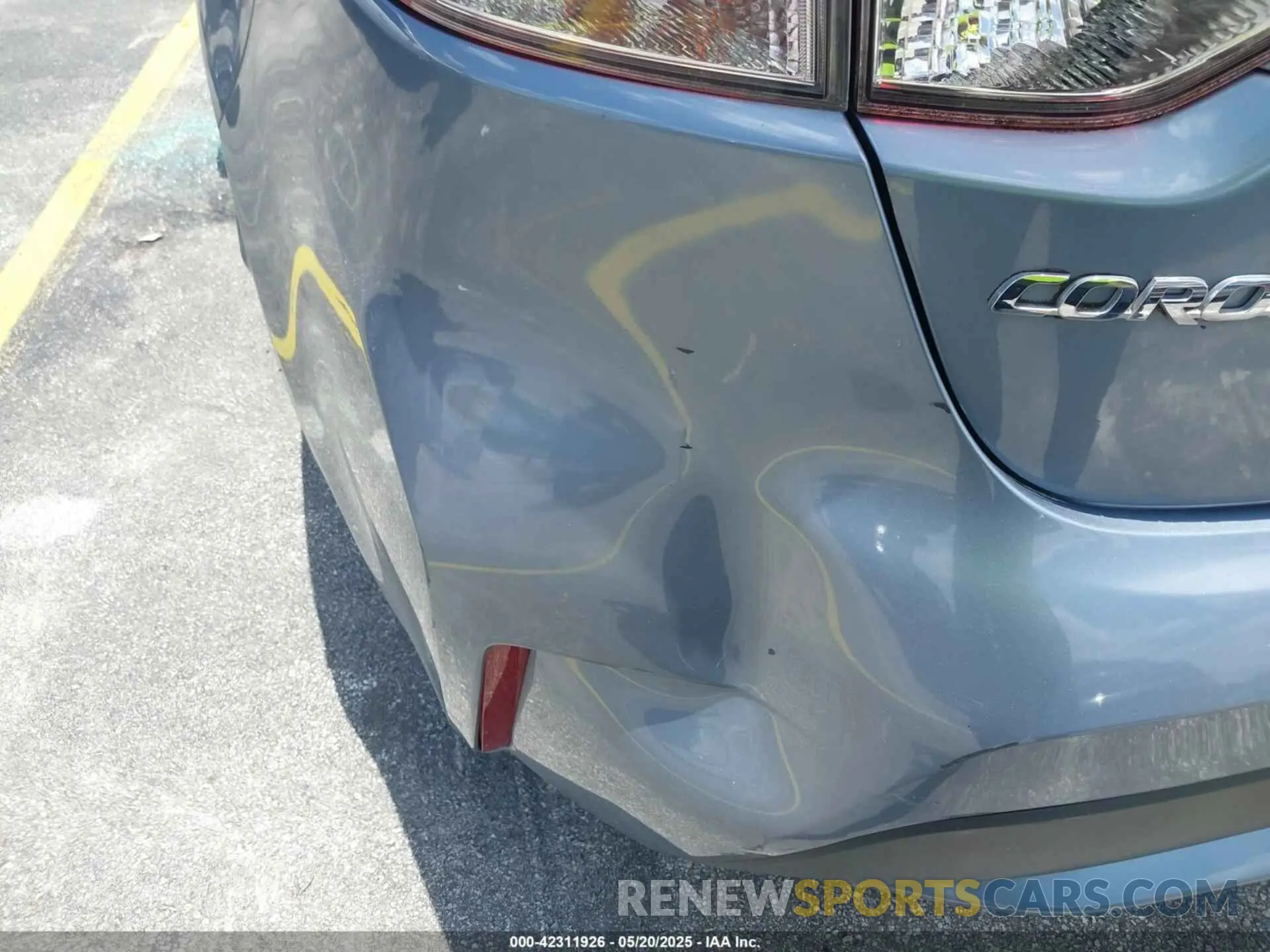 19 Photograph of a damaged car 5YFEPRAE8LP081226 TOYOTA COROLLA 2020