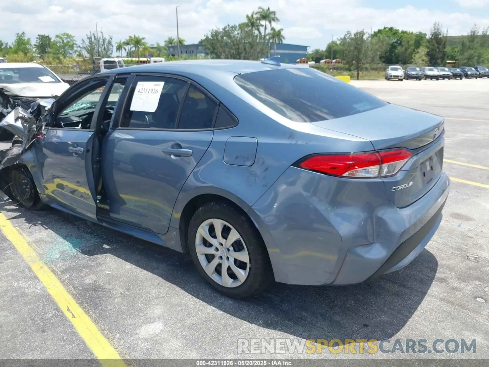3 Photograph of a damaged car 5YFEPRAE8LP081226 TOYOTA COROLLA 2020