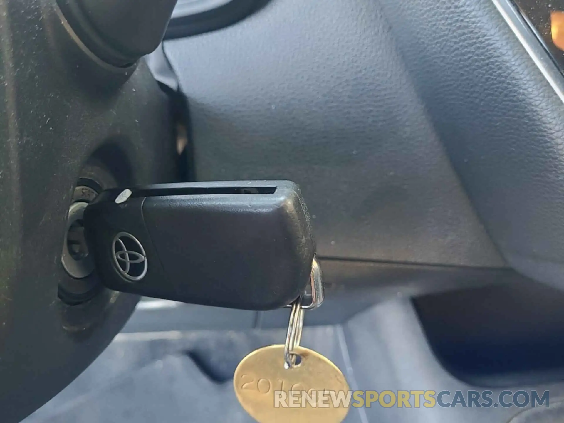 2 Photograph of a damaged car 5YFEPRAE8LP081517 TOYOTA COROLLA 2020