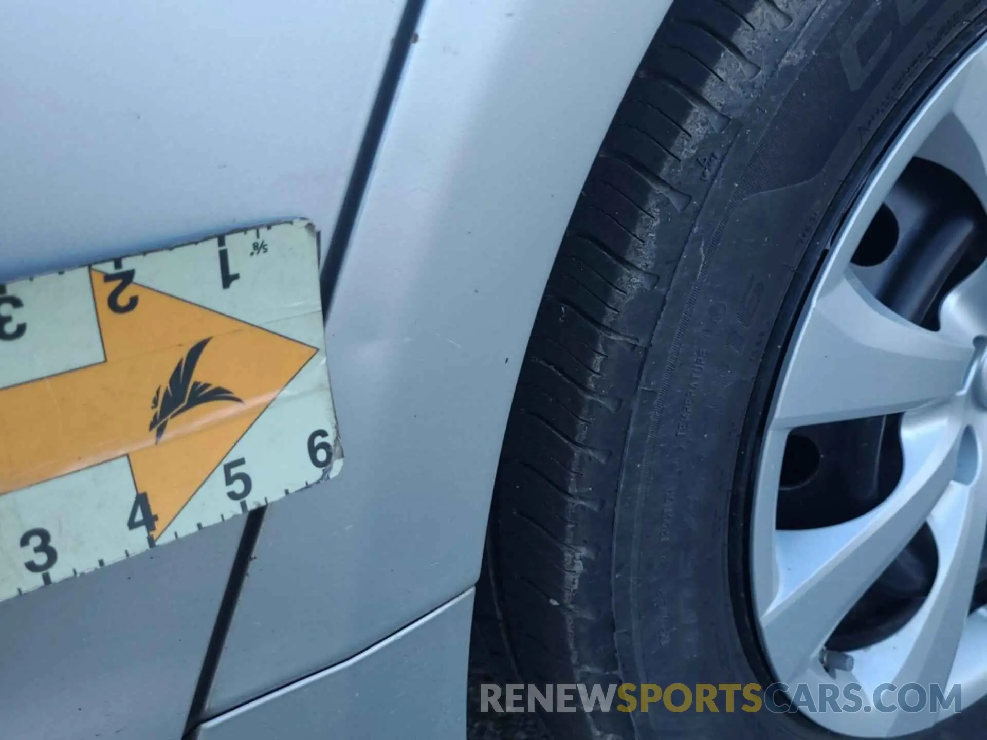 9 Photograph of a damaged car 5YFEPRAE8LP081517 TOYOTA COROLLA 2020