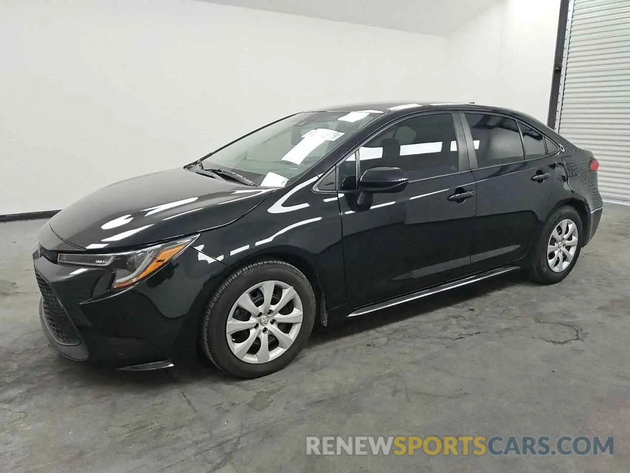 1 Photograph of a damaged car 5YFEPRAE8LP093733 TOYOTA COROLLA 2020