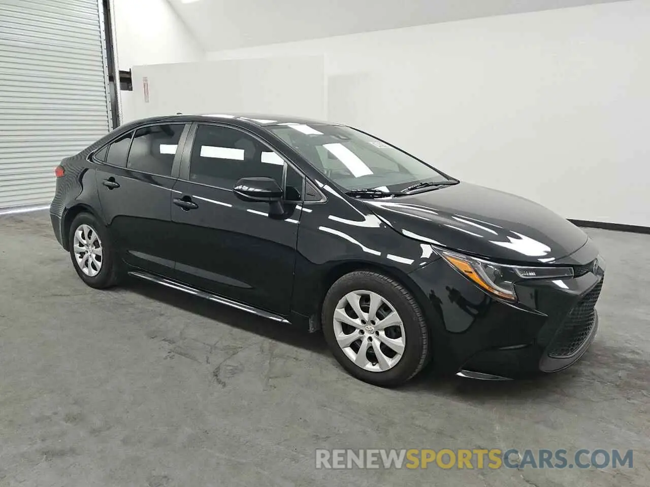 4 Photograph of a damaged car 5YFEPRAE8LP093733 TOYOTA COROLLA 2020