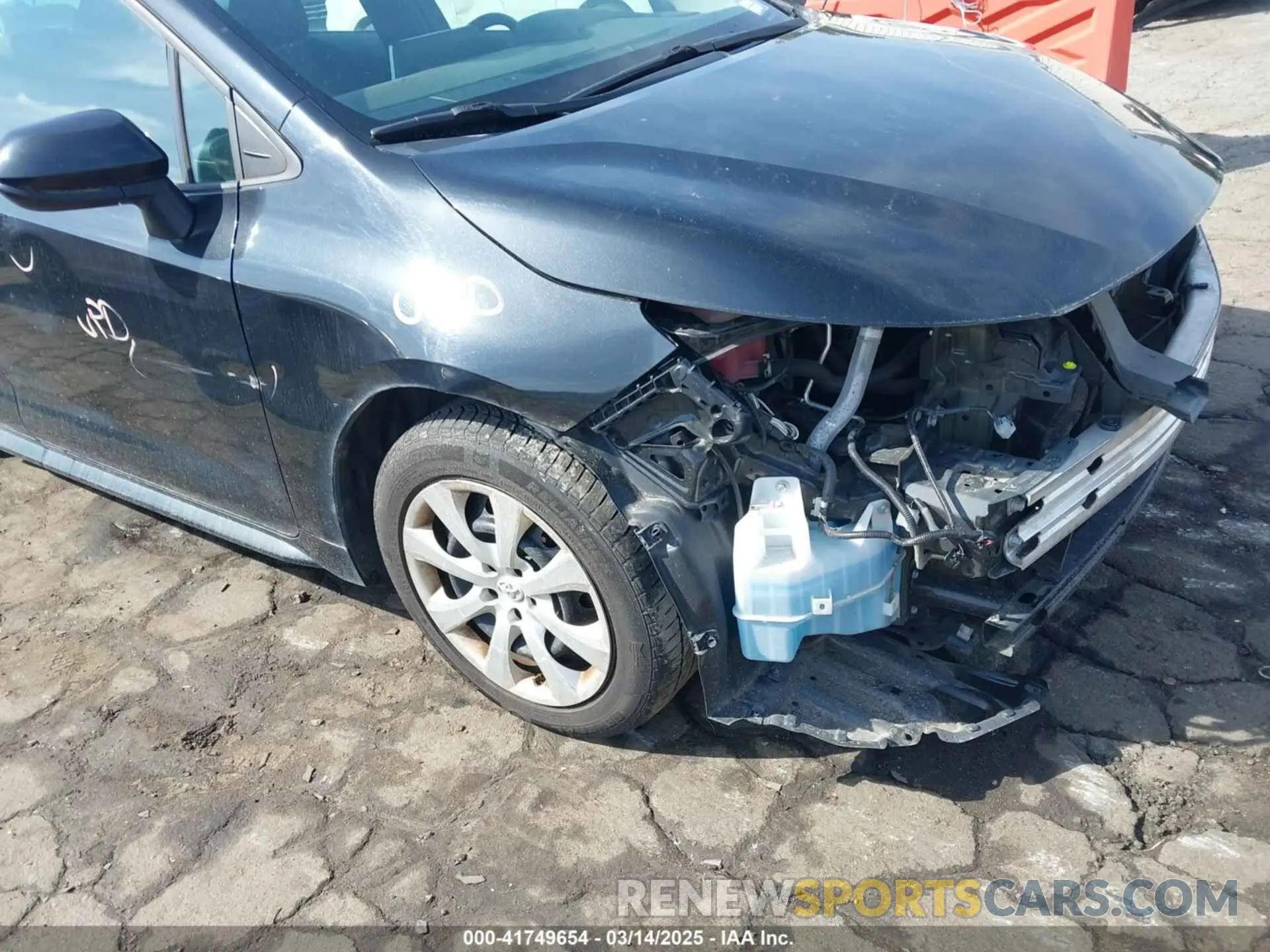 17 Photograph of a damaged car 5YFEPRAE8LP094882 TOYOTA COROLLA 2020