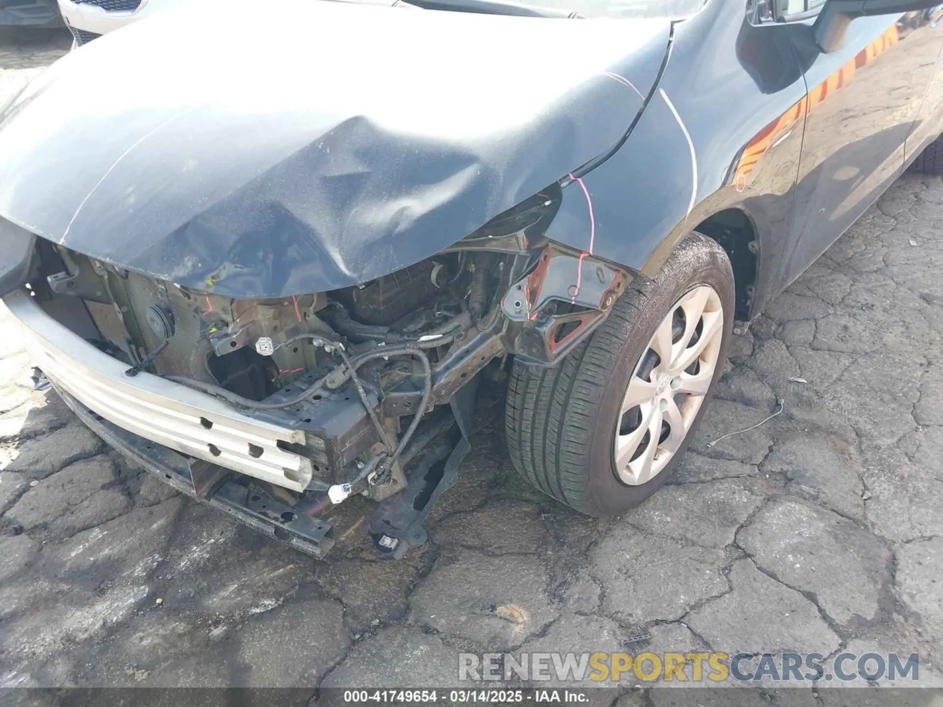 18 Photograph of a damaged car 5YFEPRAE8LP094882 TOYOTA COROLLA 2020