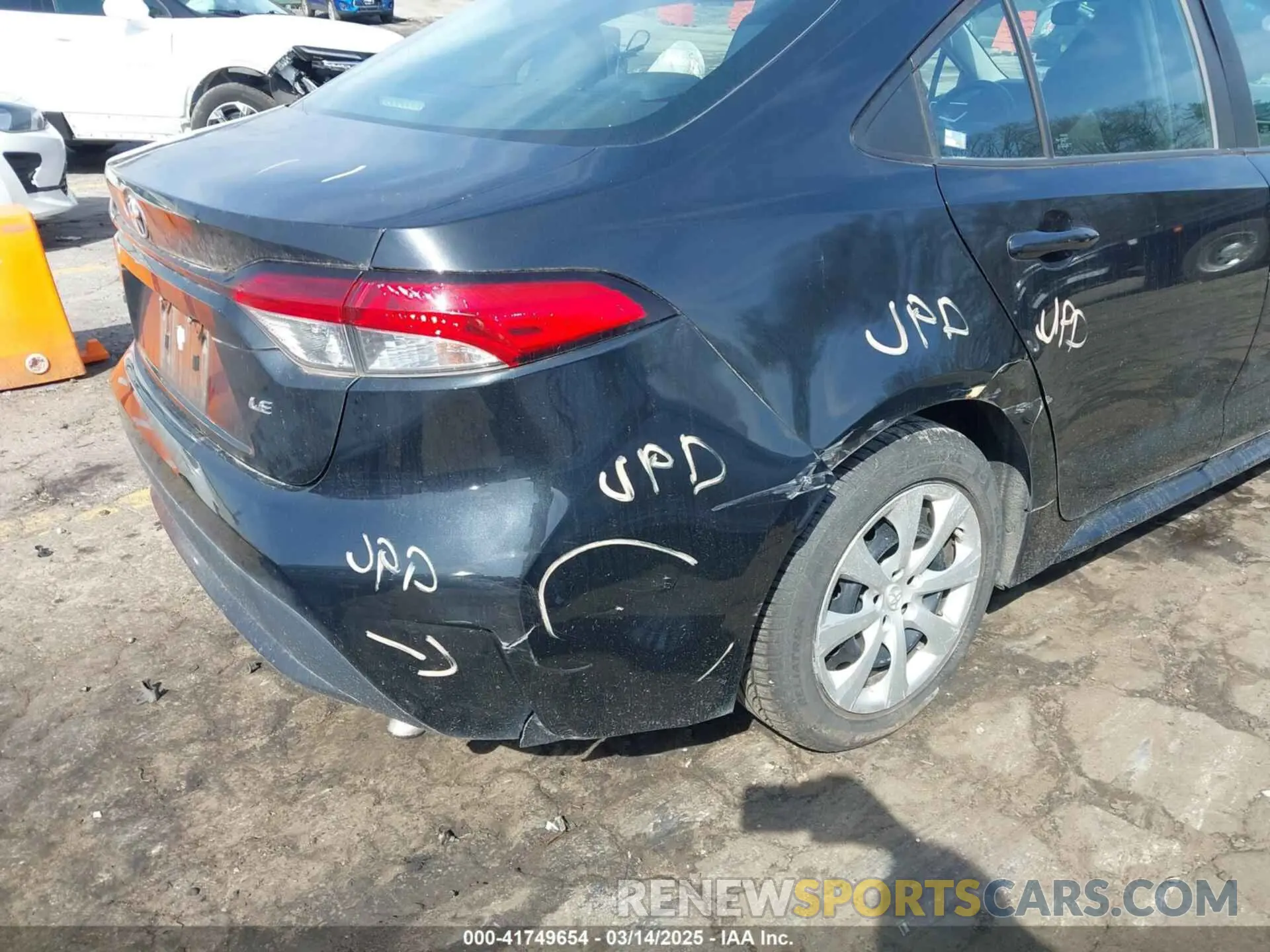 19 Photograph of a damaged car 5YFEPRAE8LP094882 TOYOTA COROLLA 2020