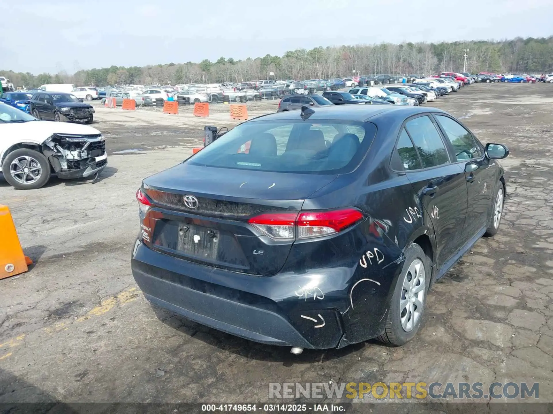 4 Photograph of a damaged car 5YFEPRAE8LP094882 TOYOTA COROLLA 2020
