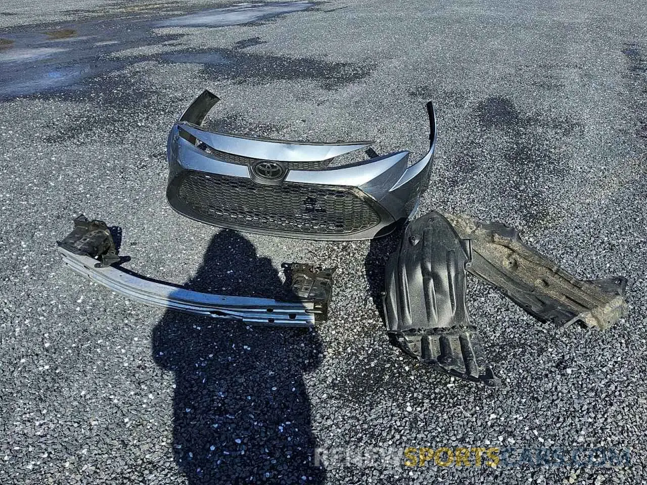 12 Photograph of a damaged car 5YFEPRAE8LP095658 TOYOTA COROLLA 2020