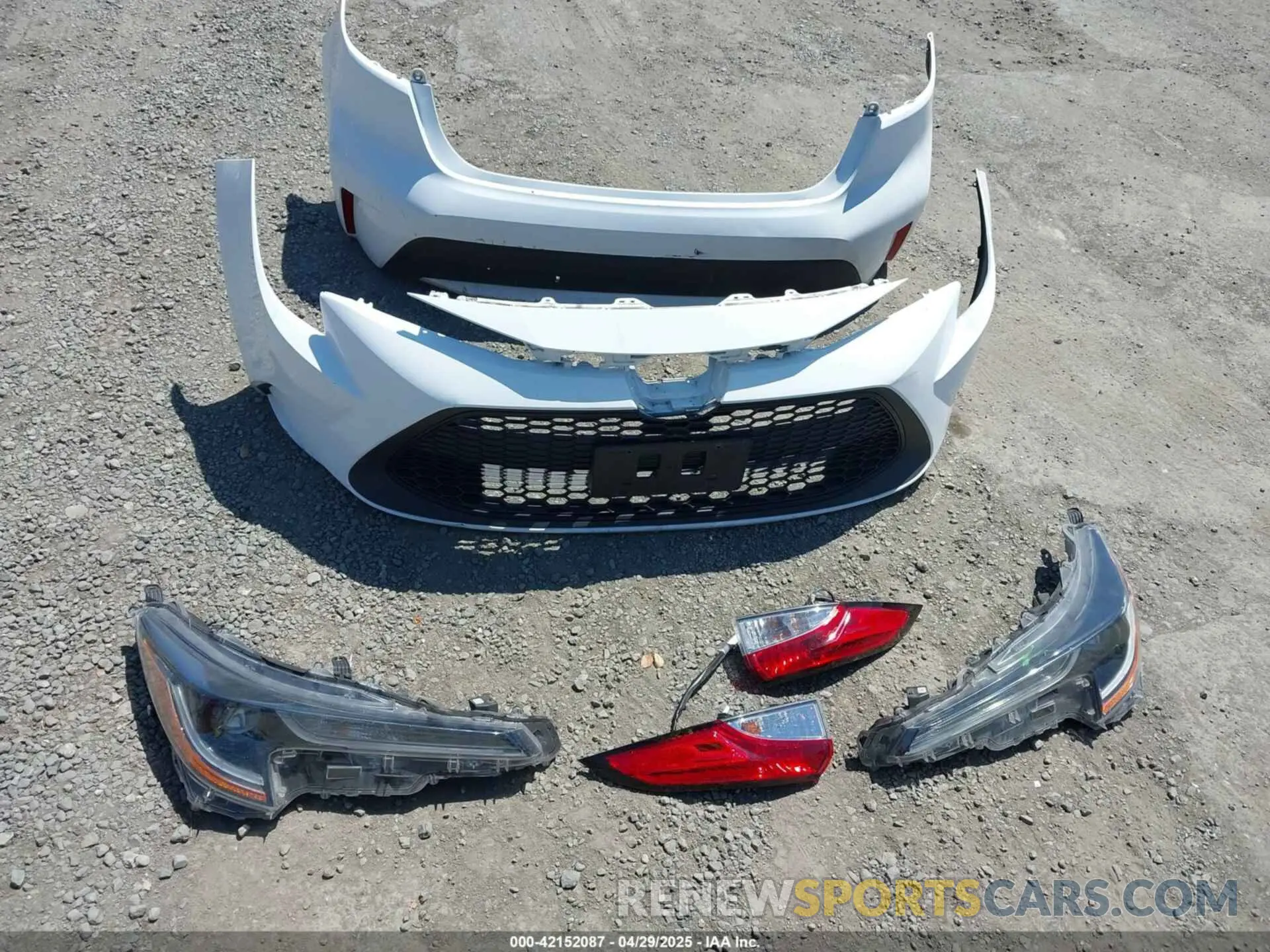 12 Photograph of a damaged car 5YFEPRAE8LP095952 TOYOTA COROLLA 2020