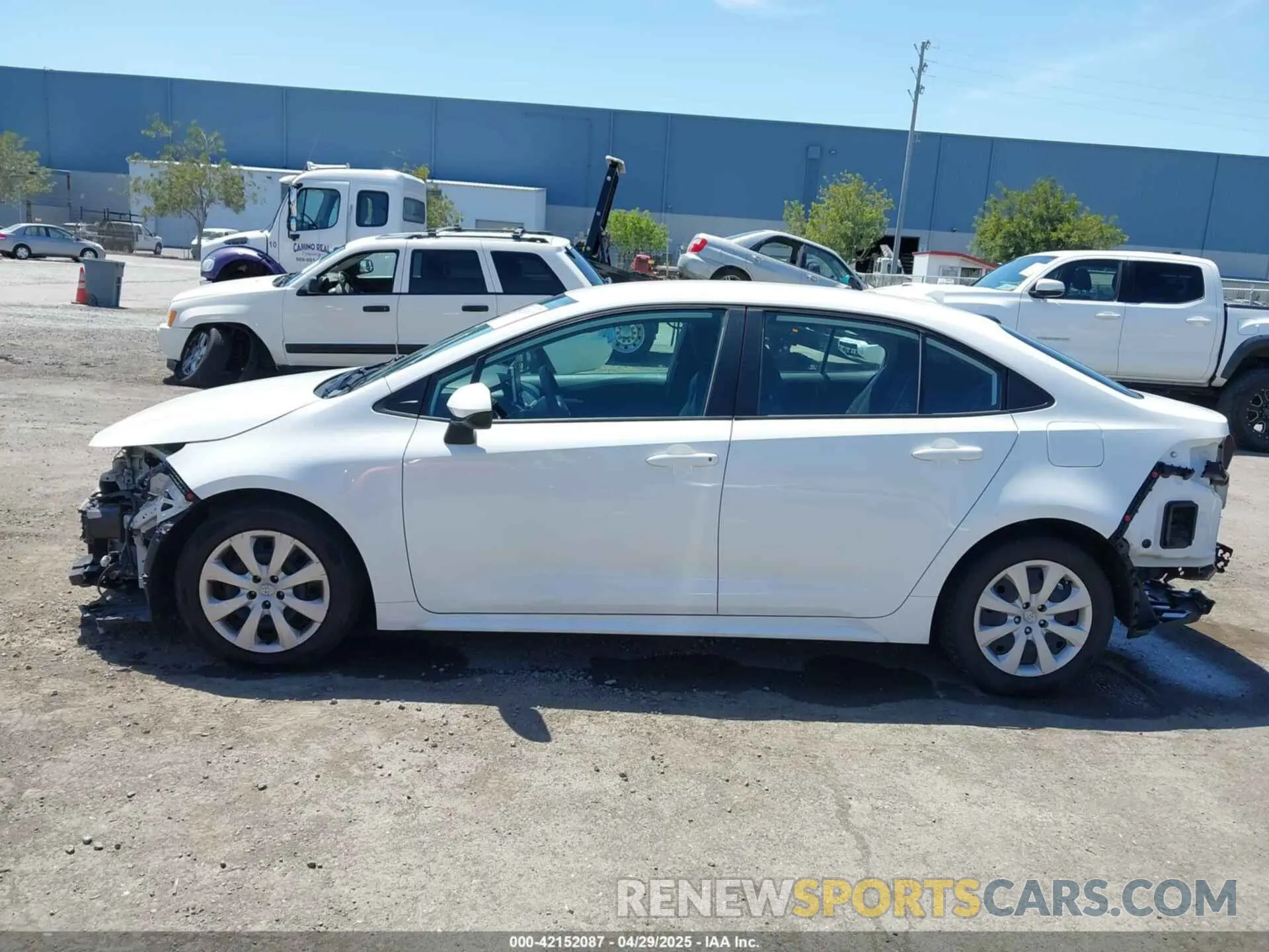 15 Photograph of a damaged car 5YFEPRAE8LP095952 TOYOTA COROLLA 2020