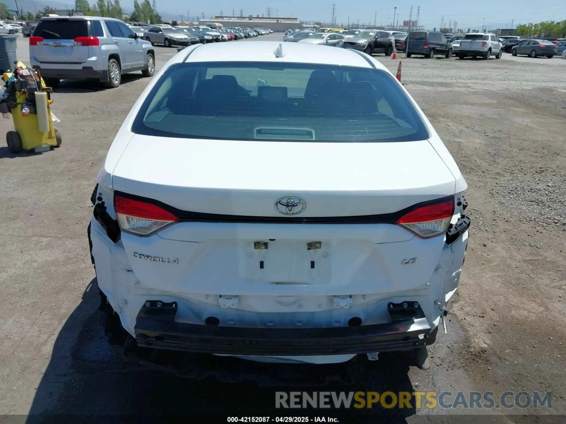 17 Photograph of a damaged car 5YFEPRAE8LP095952 TOYOTA COROLLA 2020