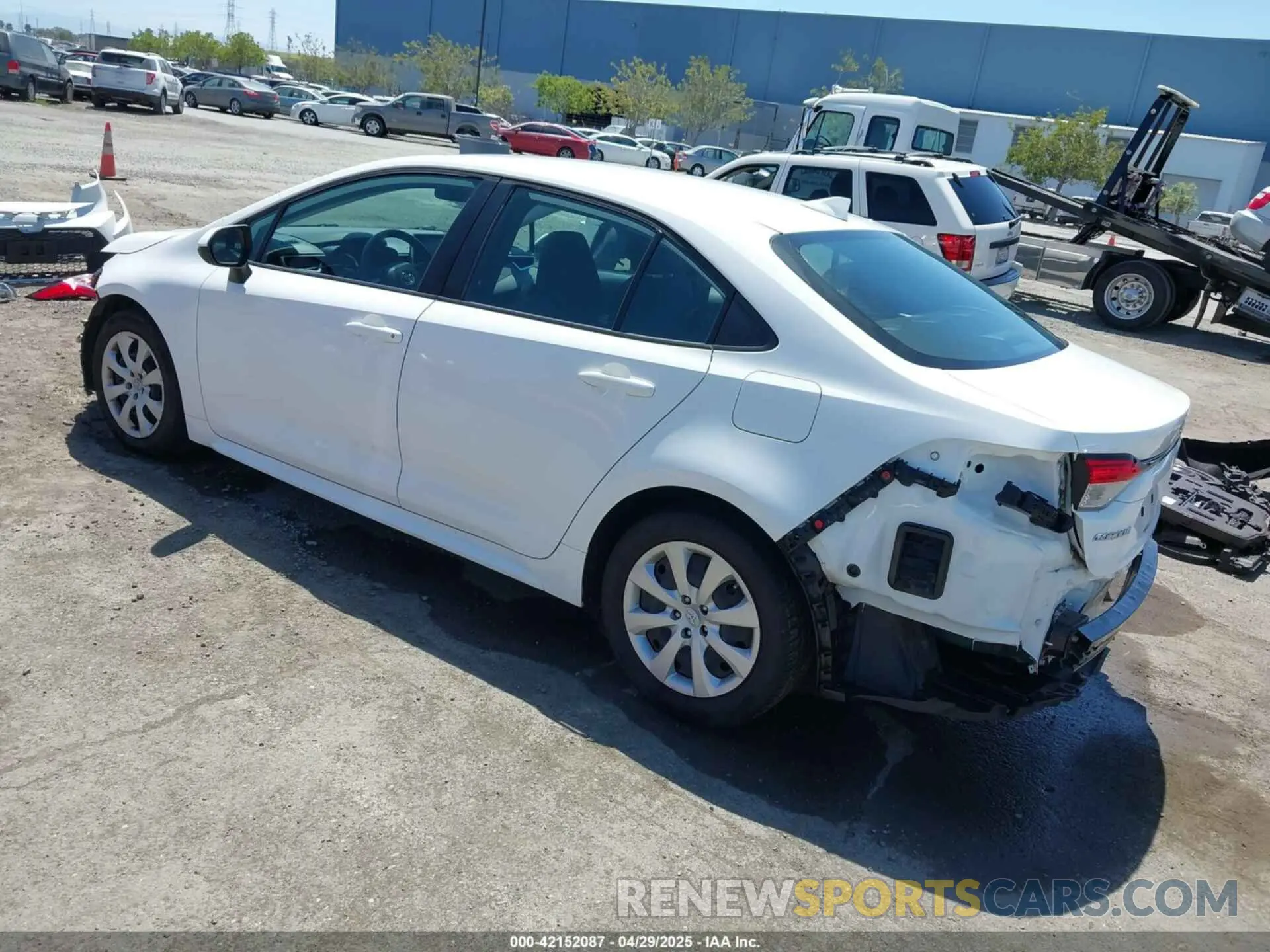 3 Photograph of a damaged car 5YFEPRAE8LP095952 TOYOTA COROLLA 2020