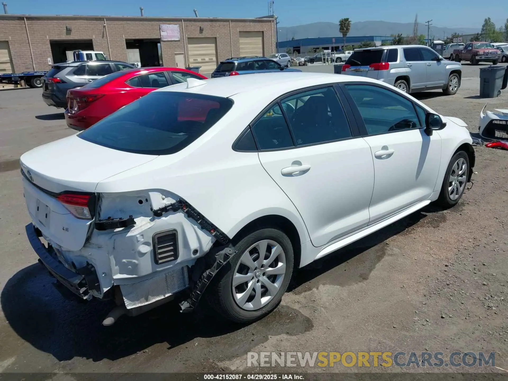 4 Photograph of a damaged car 5YFEPRAE8LP095952 TOYOTA COROLLA 2020