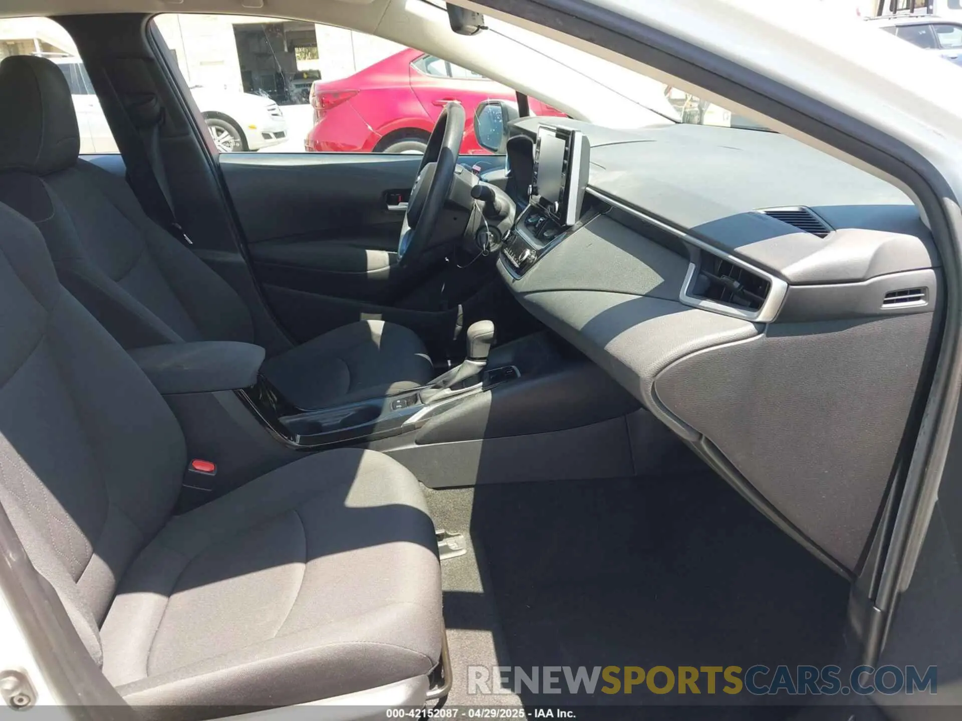 5 Photograph of a damaged car 5YFEPRAE8LP095952 TOYOTA COROLLA 2020