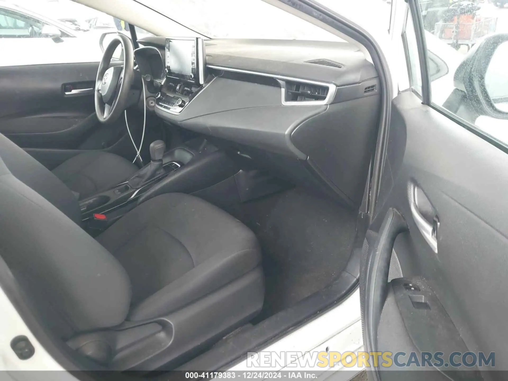 5 Photograph of a damaged car 5YFEPRAE8LP096504 TOYOTA COROLLA 2020